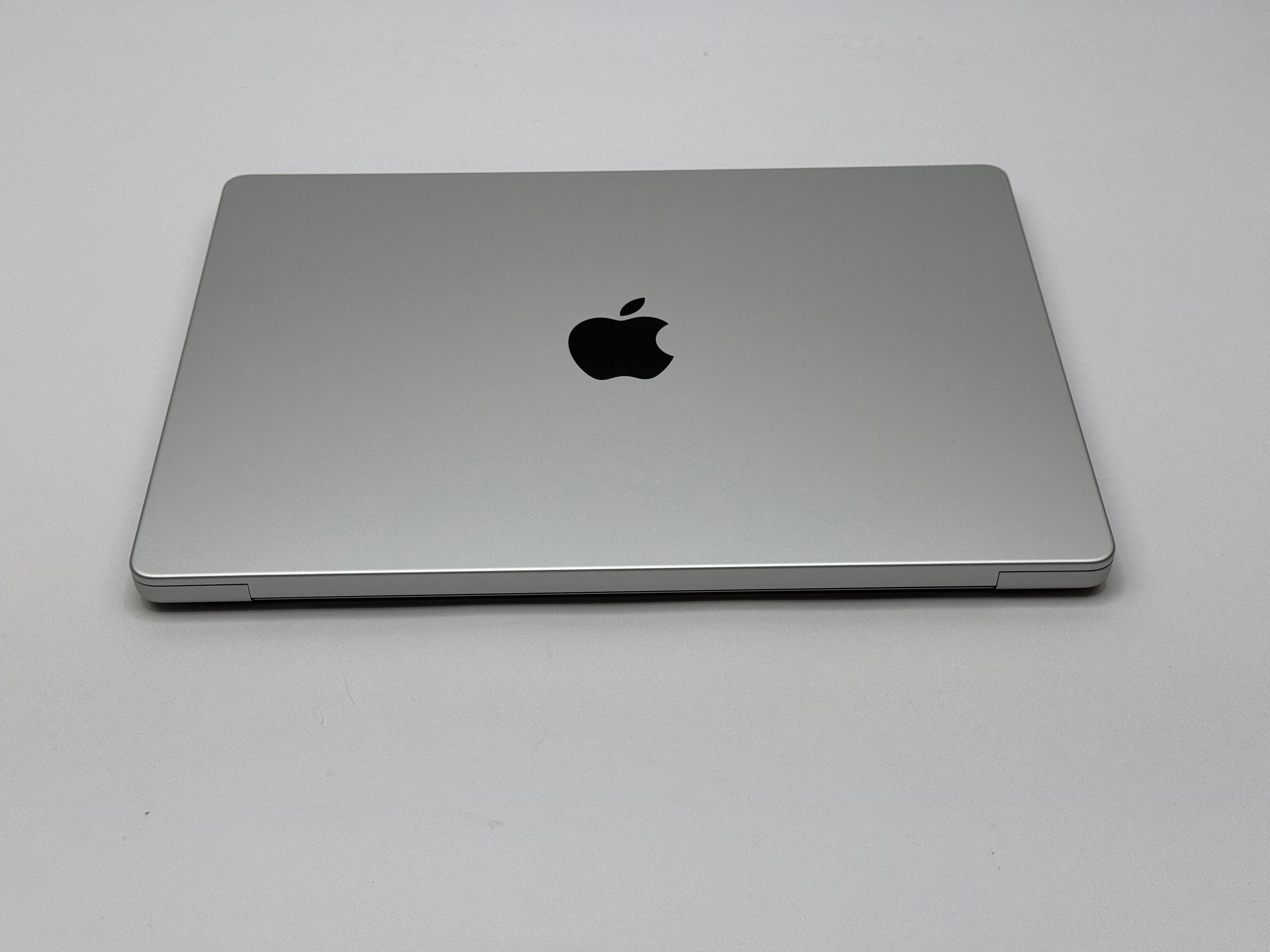 Apple MacBook Pro 14“ M2 PRO 10C CPU 16C GPU 512 GB SSD 16 GB Ram 2023 SILBER