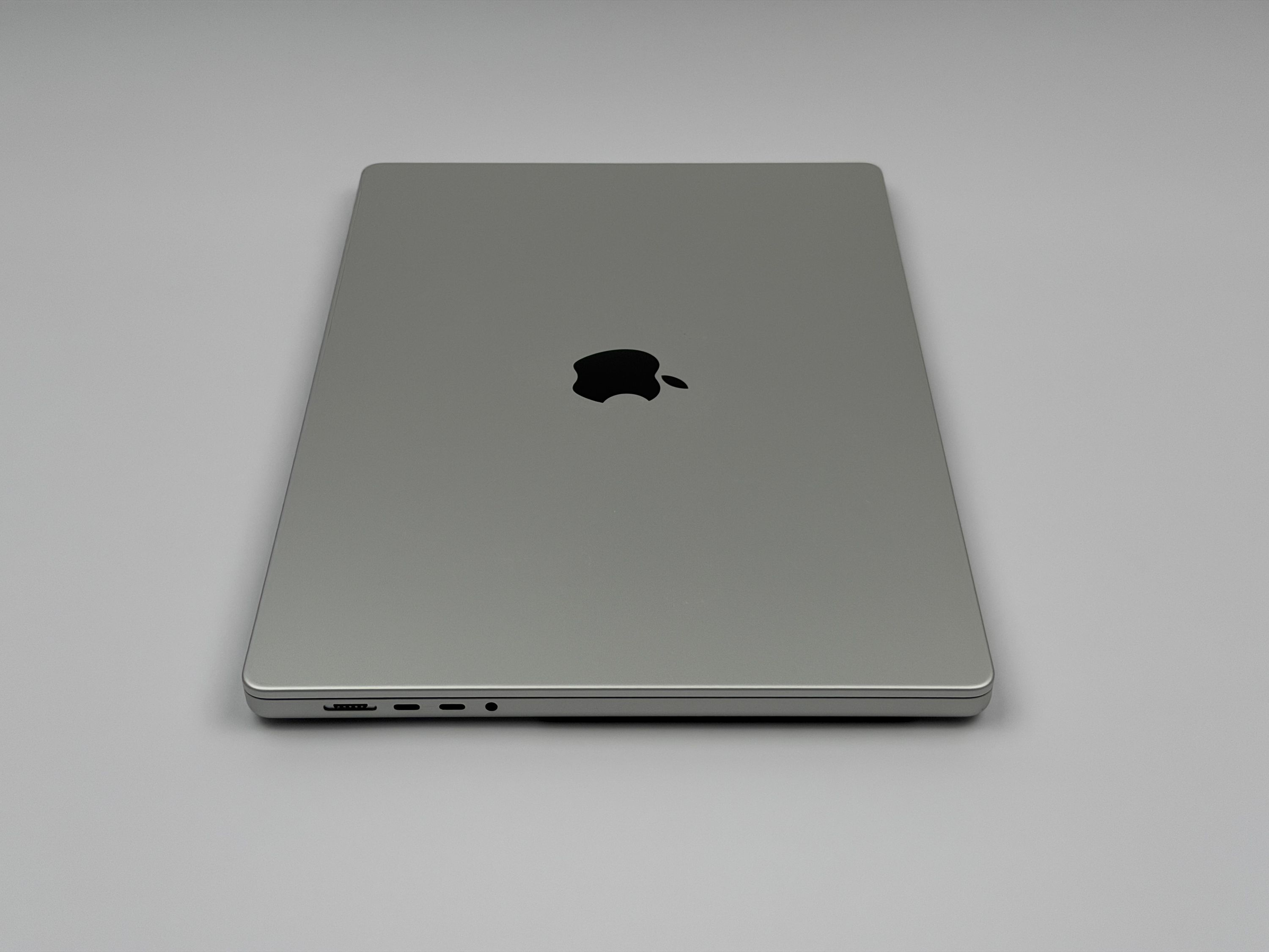 Apple MacBook Pro 16“ M1 MAX 10C CPU 24C GPU 512 GB SSD 32 GB Ram 2021 SILBER