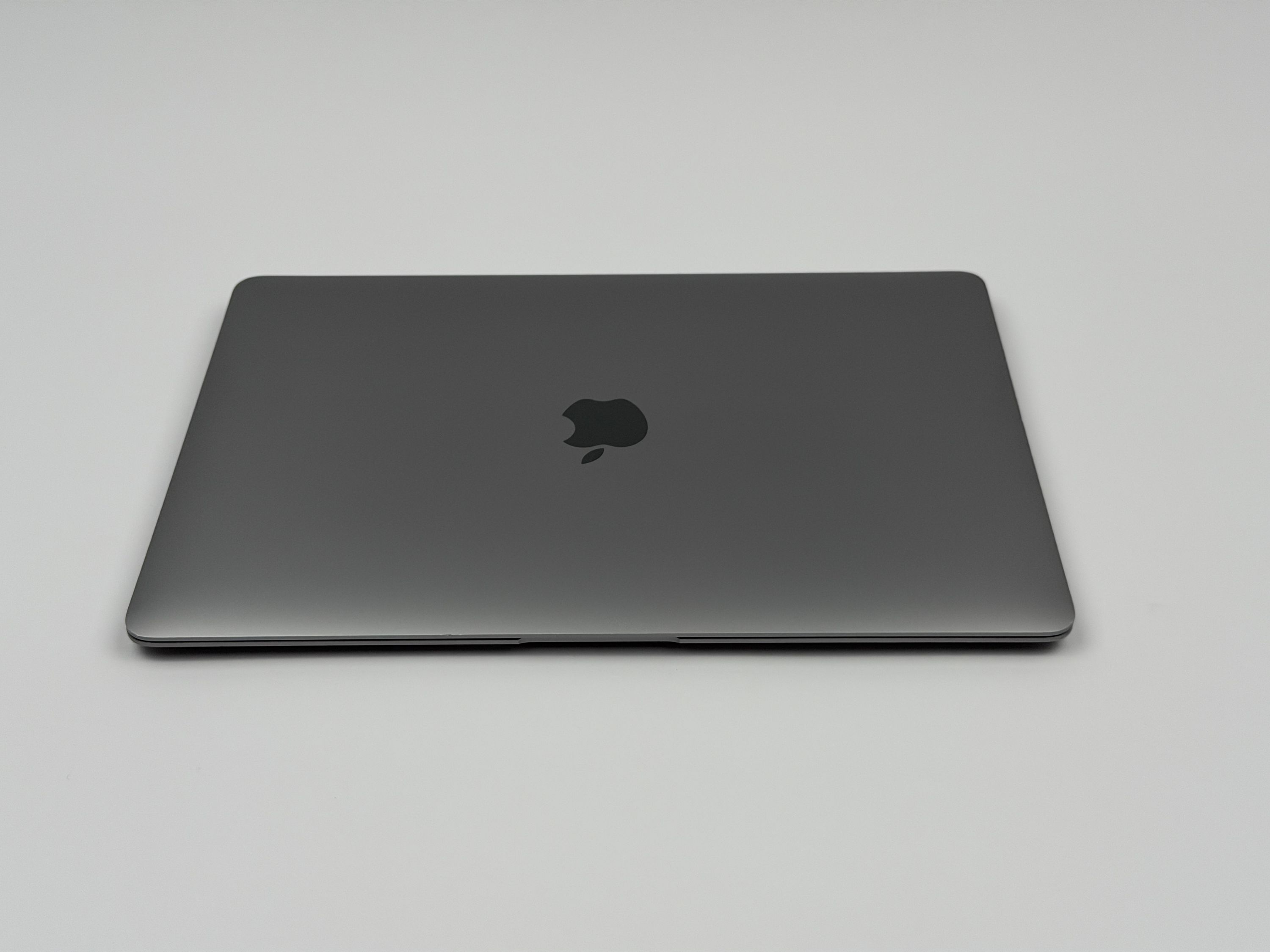 Apple MacBook Air 13,3“ M1 8C CPU 7C GPU 256 GB SSD 8 GB Ram 2020 space grey