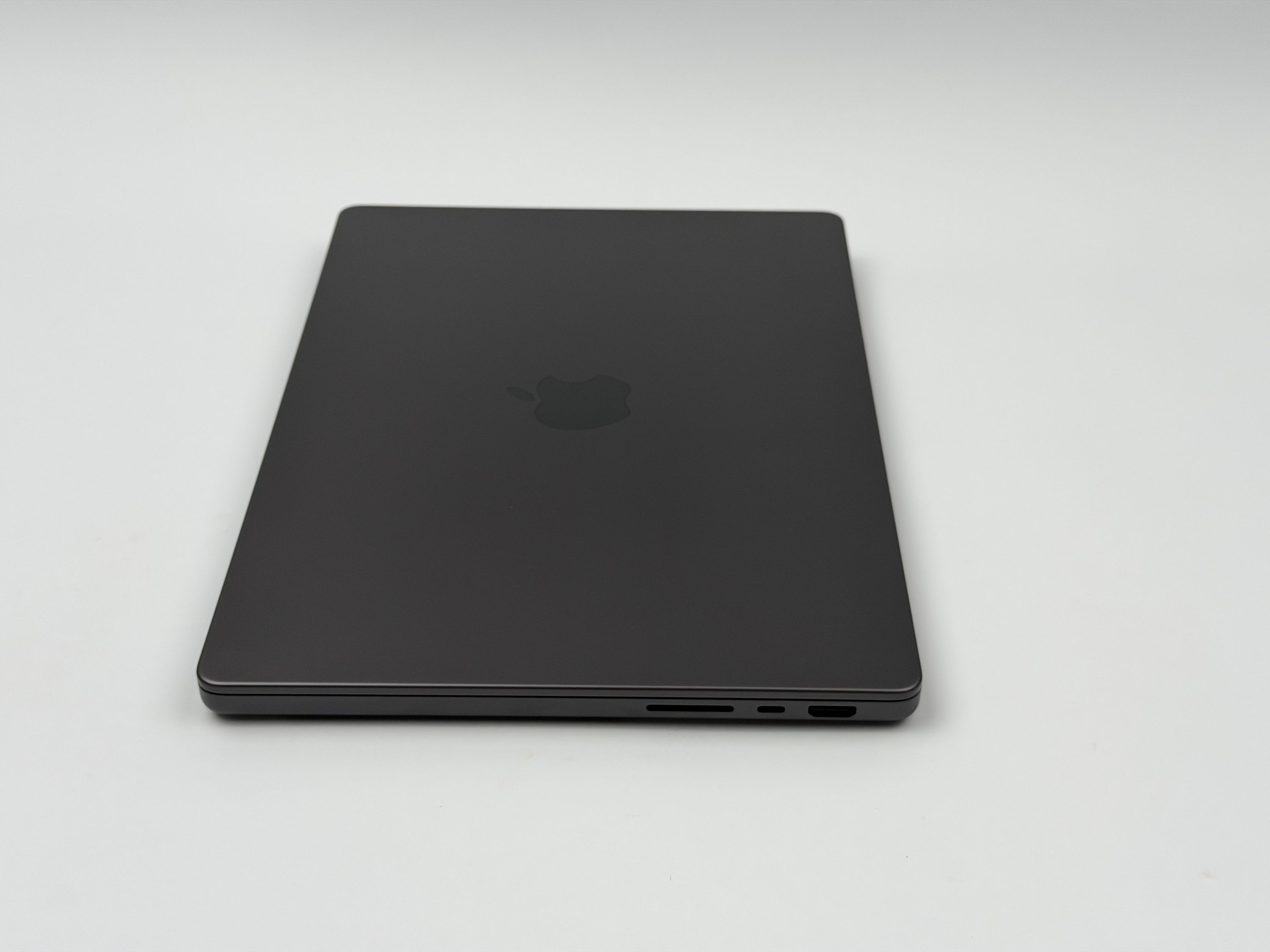 Apple MacBook Pro 14“ M4 10C CPU 10C GPU 512 GB SSD 16 GB Ram 2024 SPACE BLACK