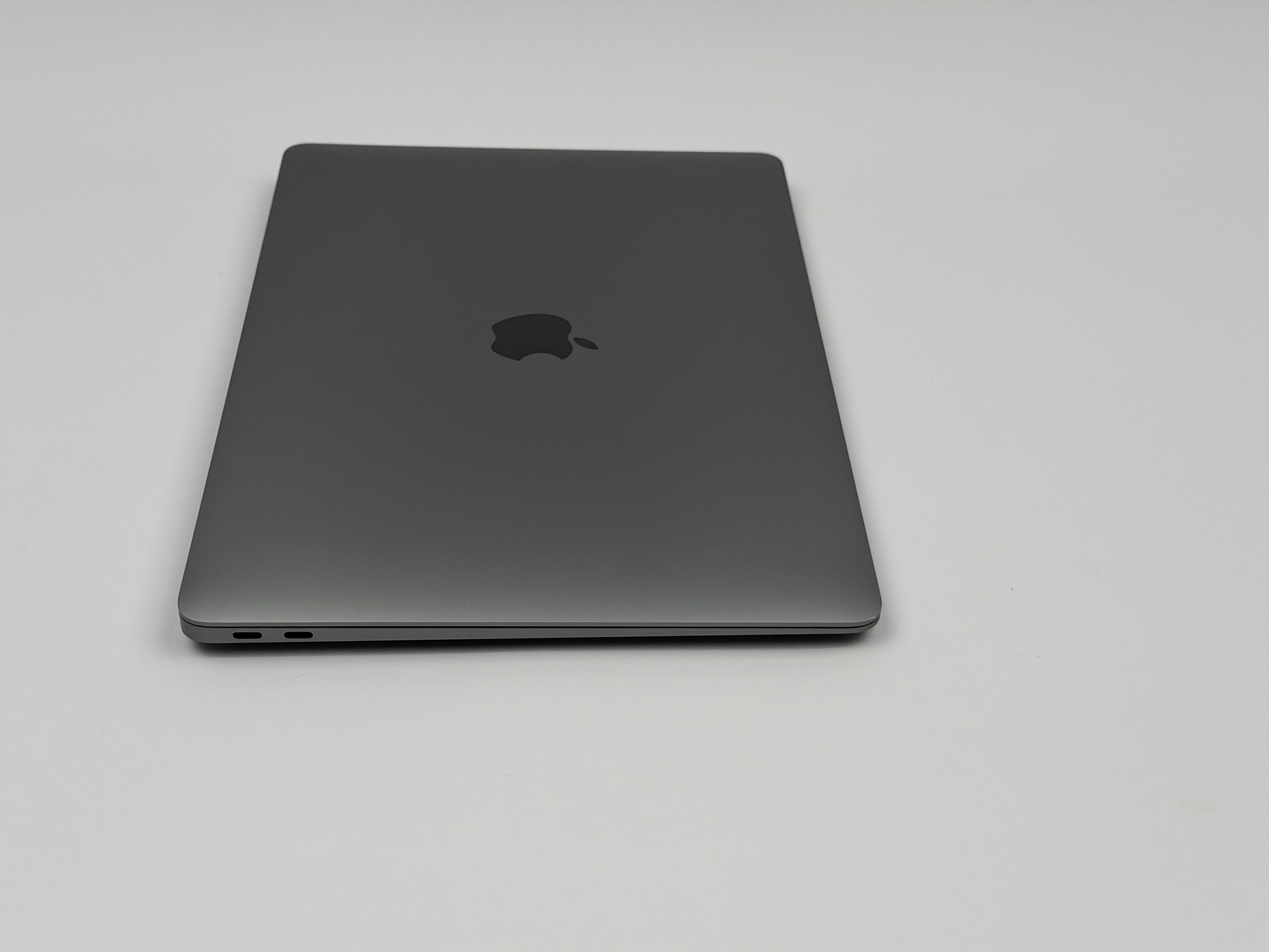 Apple MacBook Air 13,3“ M1 8C CPU 7C GPU 256 GB SSD 8 GB Ram 2020 space grey DEFEKT