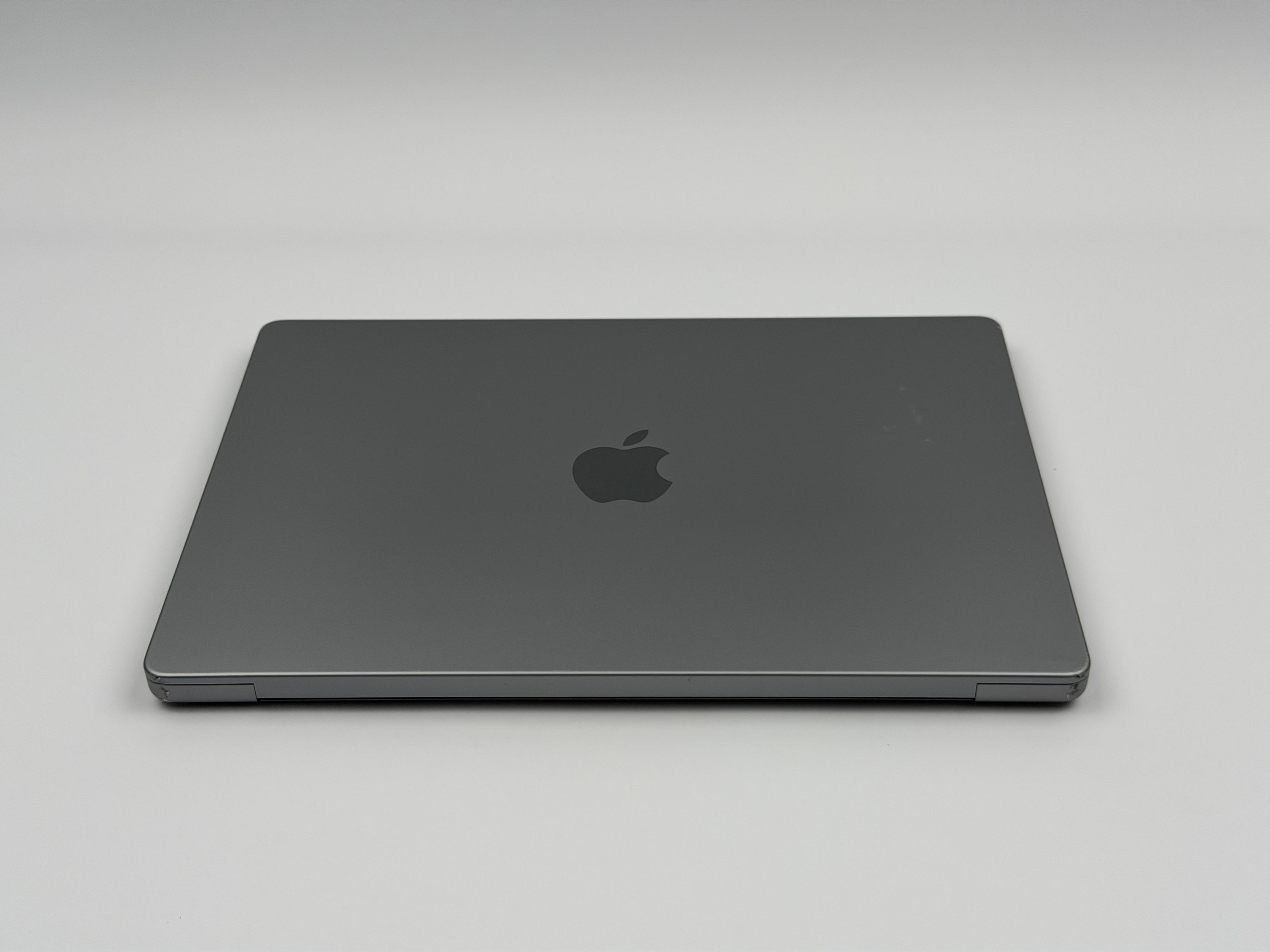 Apple MacBook Pro 14“ M3 8C CPU 10C GPU 512 GB SSD 8 GB Ram 2023 SPACE GREY