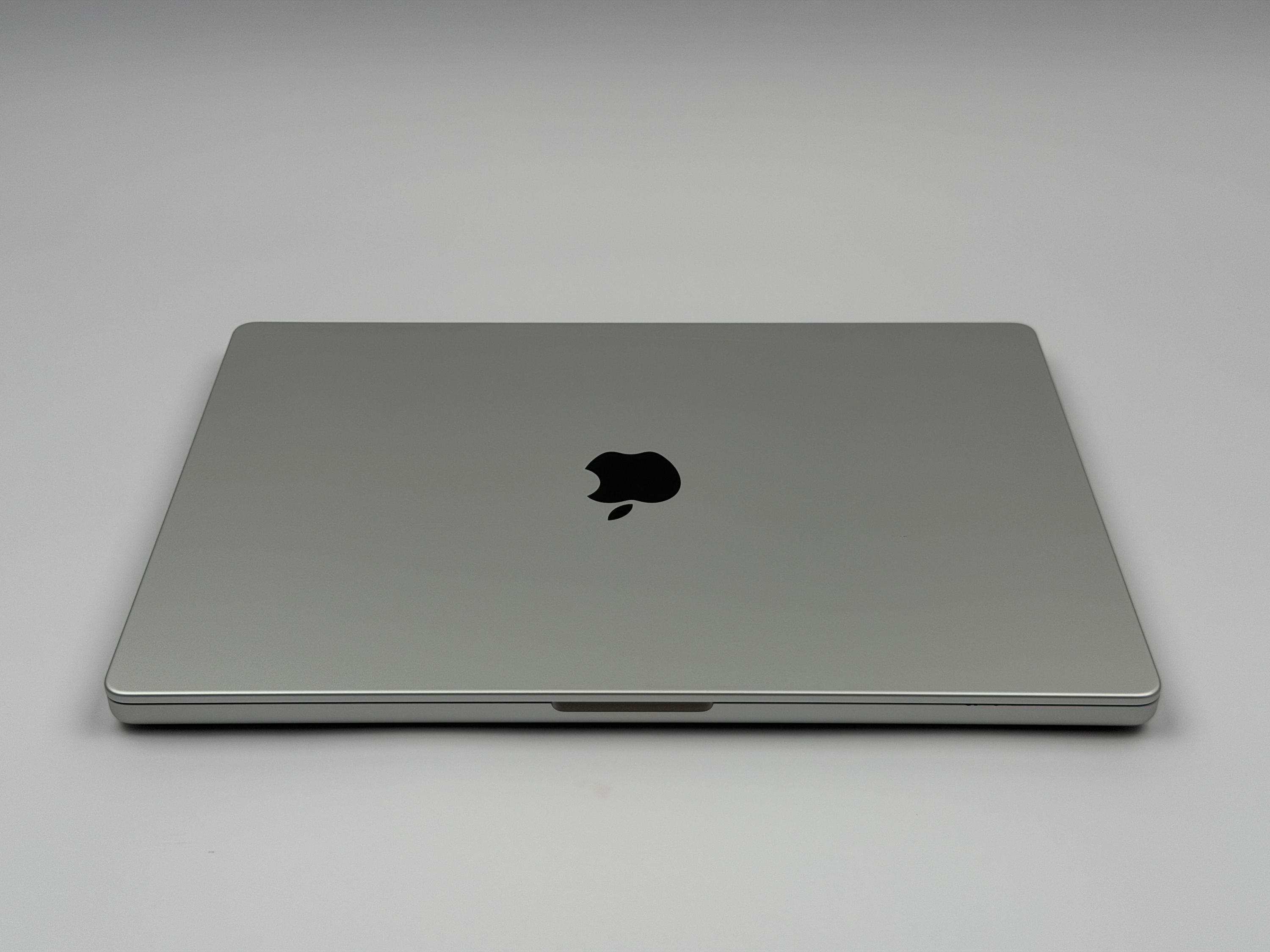 Apple MacBook Pro 16“ M1 MAX 10C CPU 24C GPU 512 GB SSD 32 GB Ram 2021 SILBER