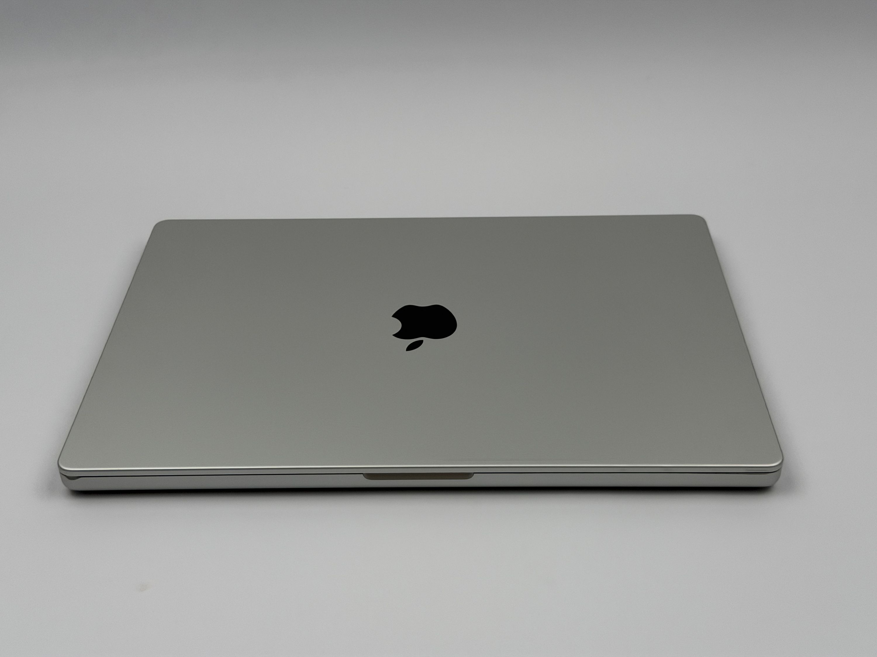 Apple MacBook Pro 16“ M1 MAX 10C CPU 24C GPU 512 GB SSD 32 GB Ram 2021 SILBER