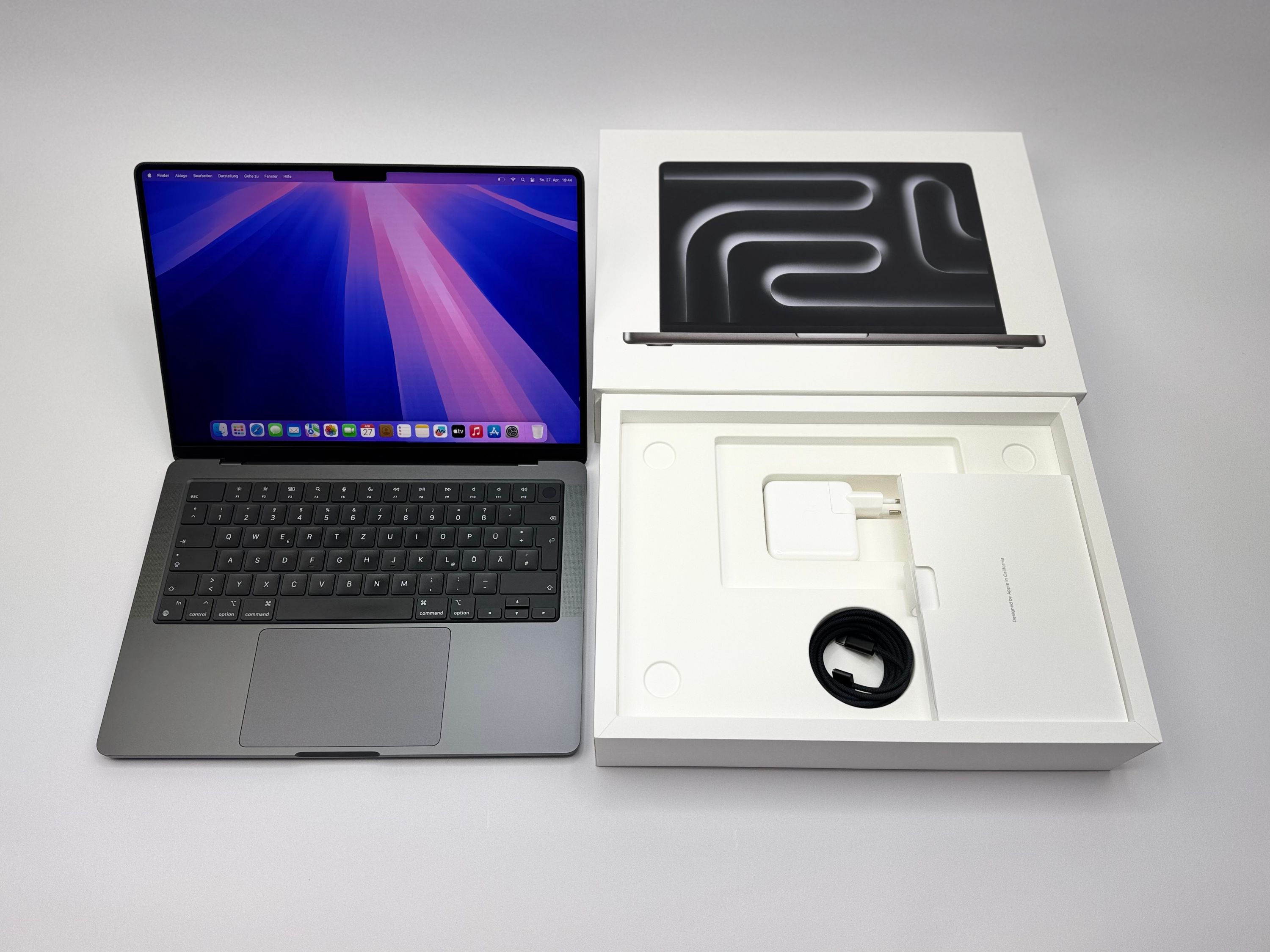 Apple MacBook Pro 14“ M3 PRO 11C CPU 14C GPU 512 GB SSD 18 GB Ram 2023 SPACE SCHWARZ