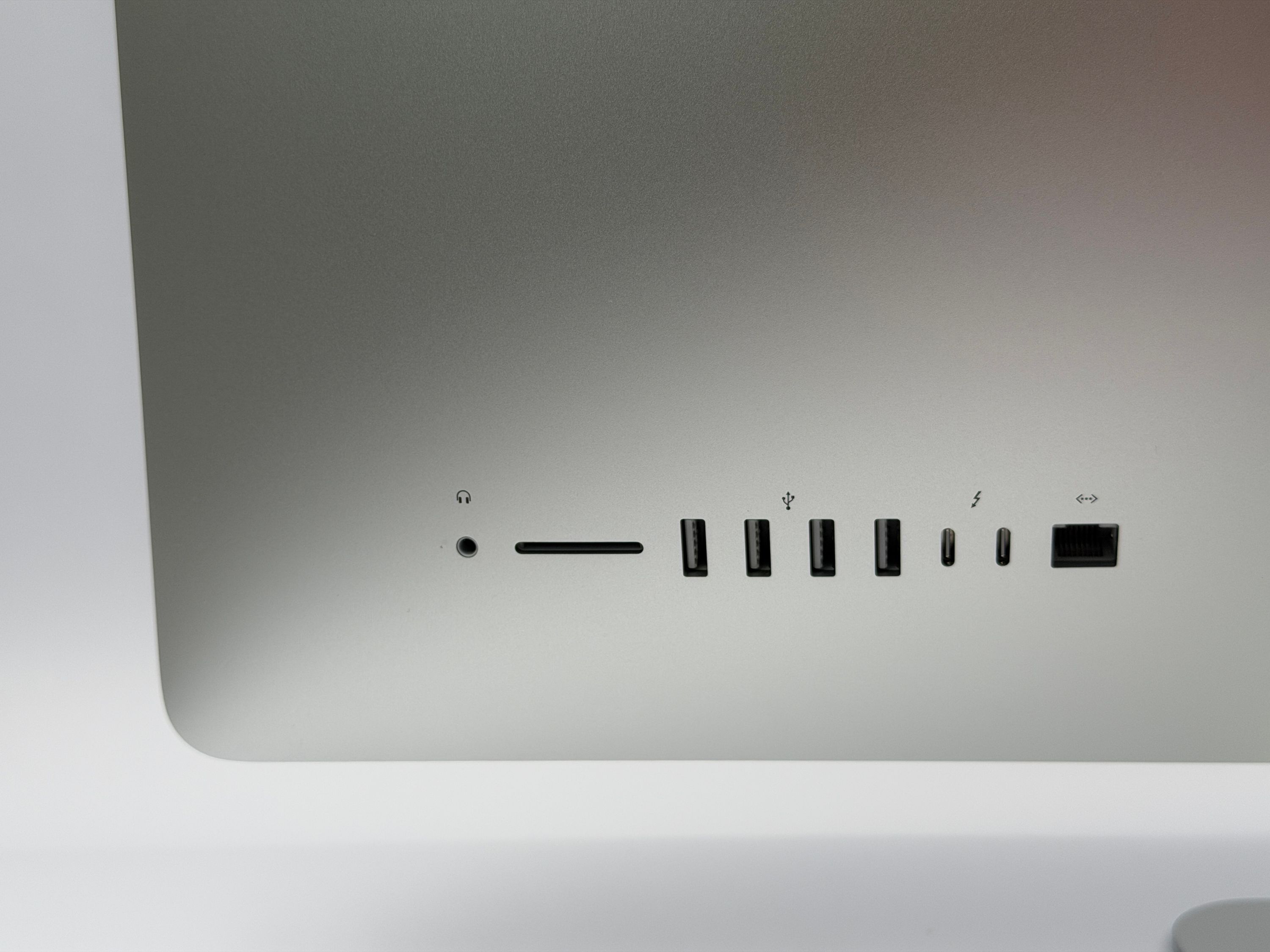 Apple iMac Retina 5K 27“ 10-Core i9 3,6 Ghz 64 GB Ram 1 TB SSD RP 5700 SILBER 2020 NANOTEXTUR 10Gbit