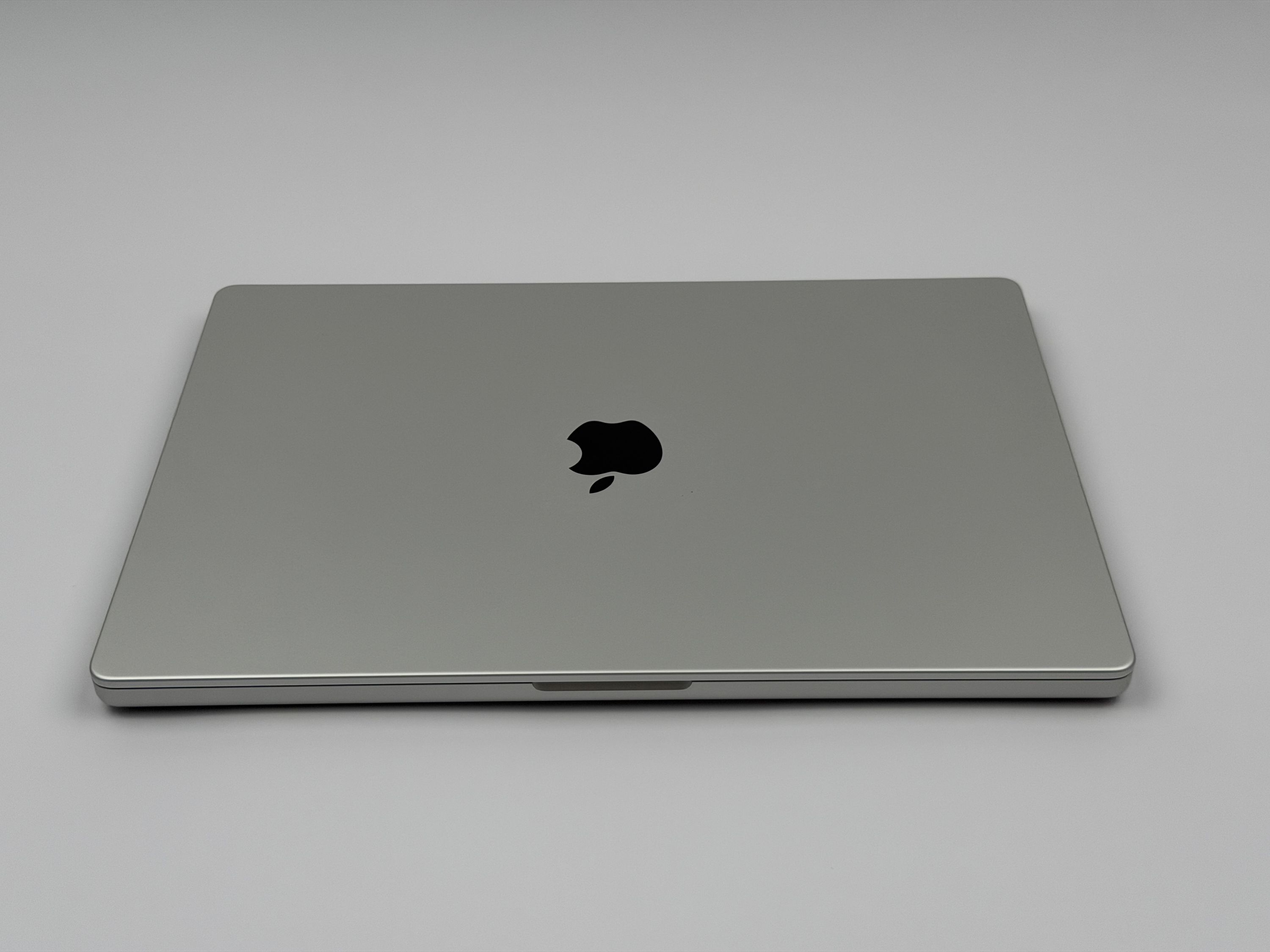 Apple MacBook Pro 16“ M1 MAX 10C CPU 24C GPU 512 GB SSD 32 GB Ram 2021 SILBER