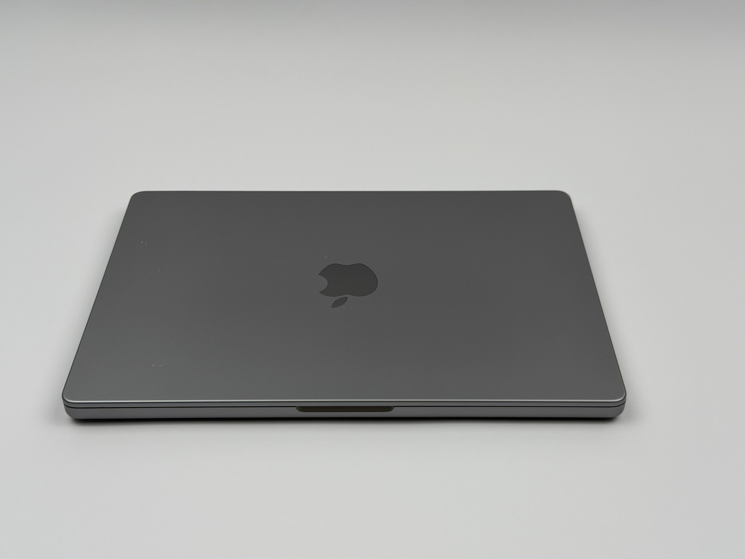 Apple MacBook Pro 14“ M3 8C CPU 10C GPU 512 GB SSD 8 GB Ram 2023 SPACE GREY