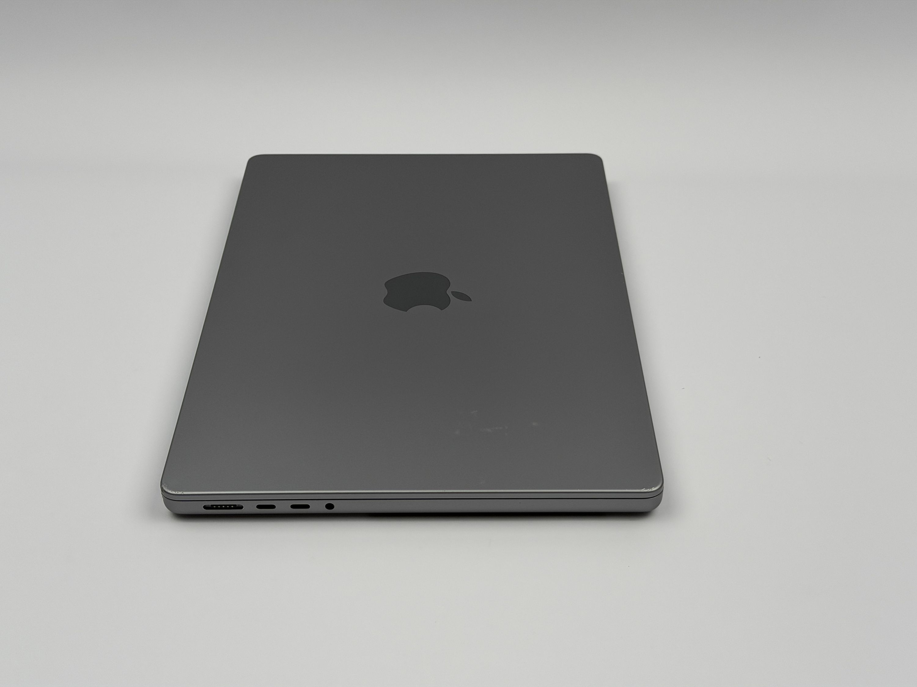 Apple MacBook Pro 14“ M3 8C CPU 10C GPU 512 GB SSD 8 GB Ram 2023 SPACE GREY