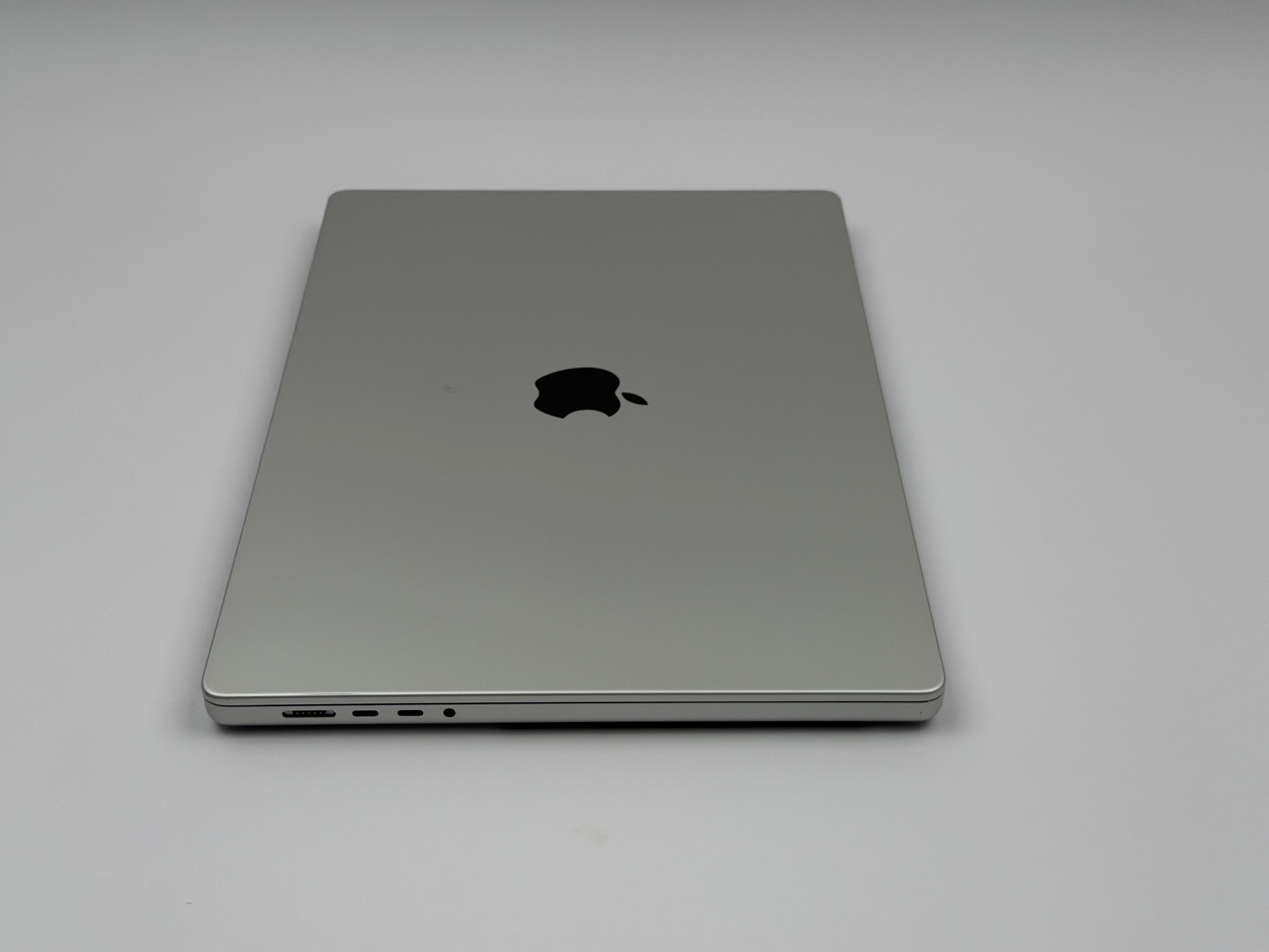 Apple MacBook Pro 16“ M1 MAX 10C CPU 24C GPU 512 GB SSD 32 GB Ram 2021 SILBER