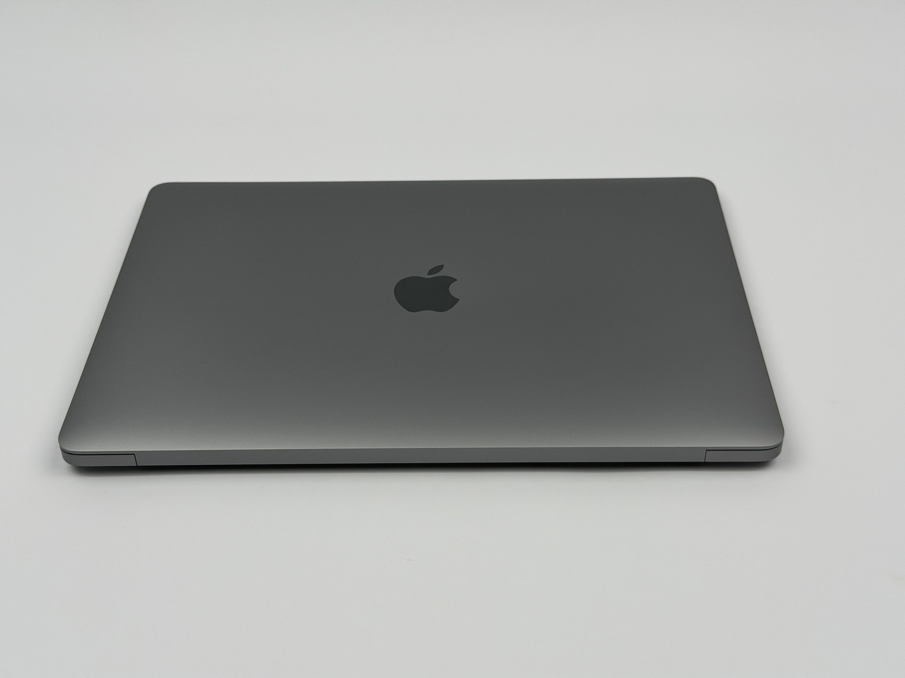 Apple MacBook Air 13,3“ M1 8C CPU 7C GPU 256 GB SSD 8 GB Ram 2020 space grey DEFEKT