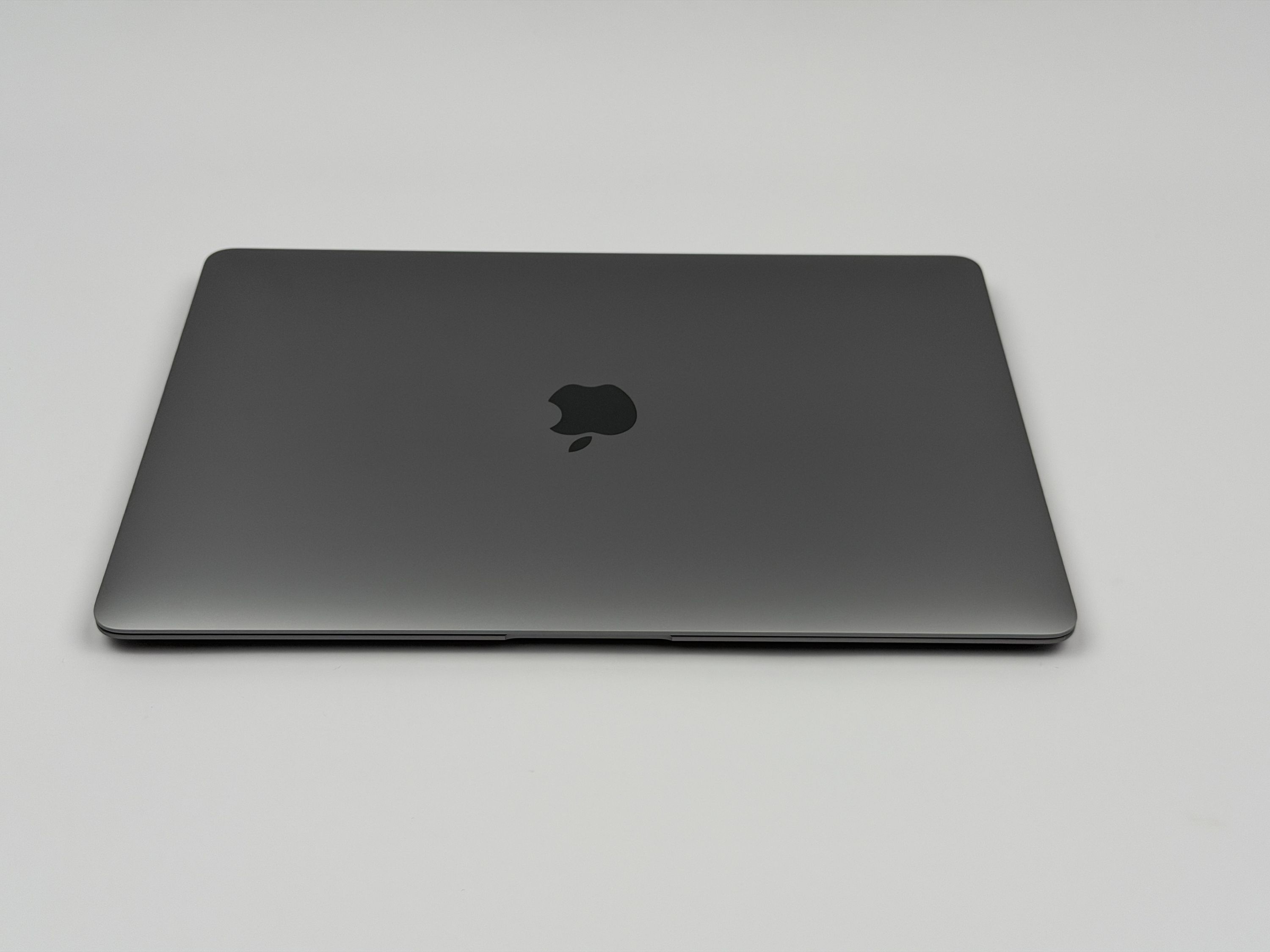 Apple MacBook Air 13,3“ M1 8C CPU 7C GPU 256 GB SSD 8 GB Ram 2020 space grey DEFEKT