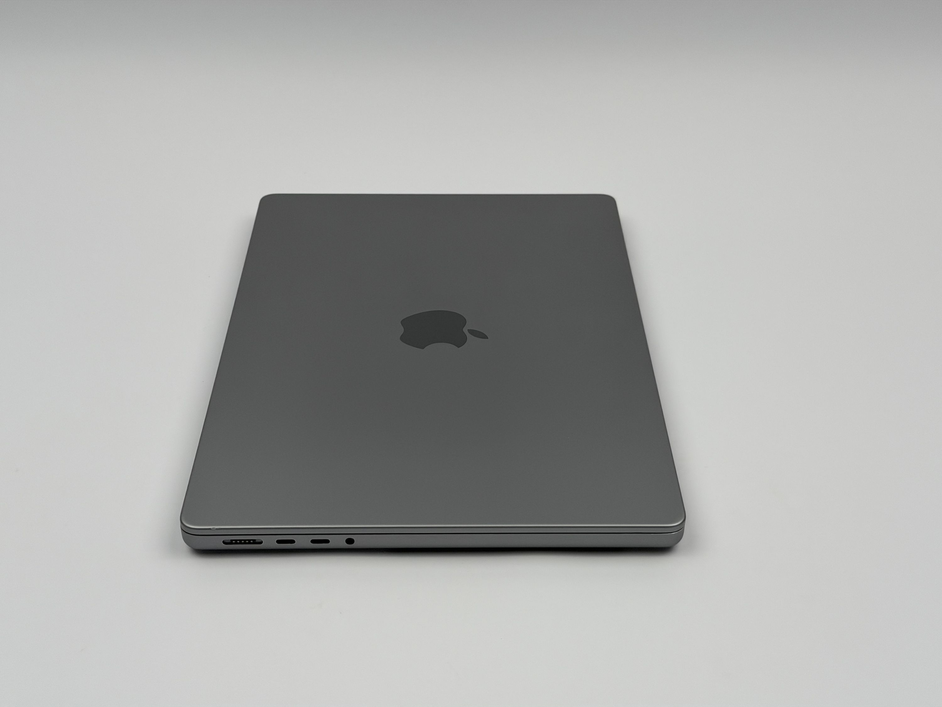 Apple MacBook Pro 14“ M2 MAX 12C CPU 30C GPU 512 GB SSD 32 GB Ram 2023 SPACE GREY