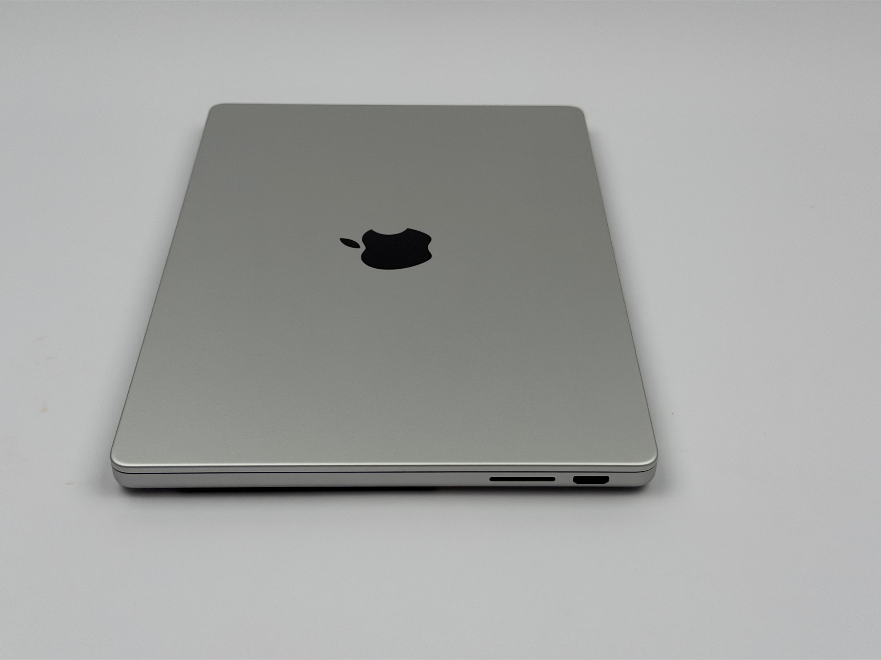Apple MacBook Pro 14“ M3 8C CPU 10C GPU 512 GB SSD 8 GB Ram 2023 SILBER