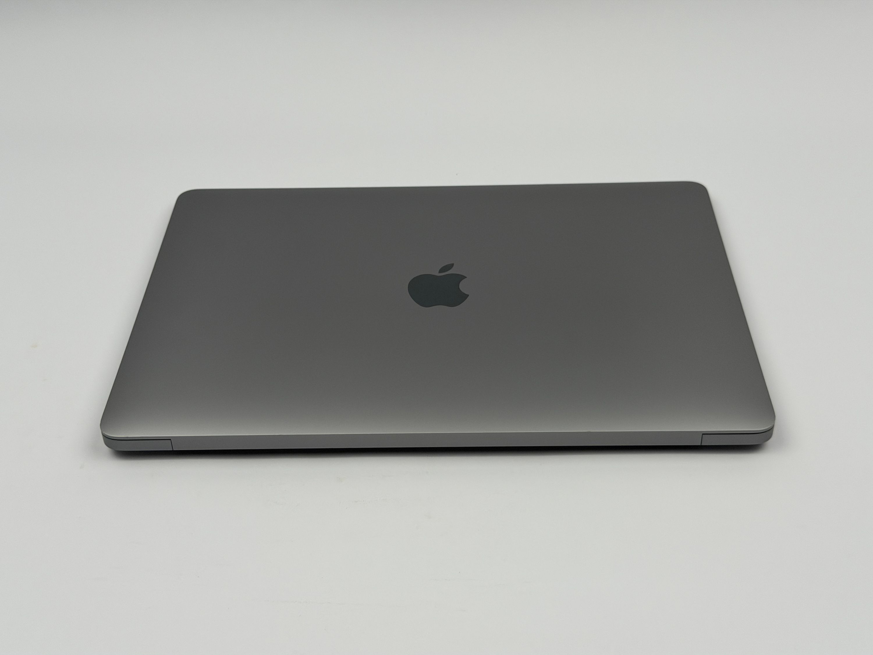 Apple MacBook Air 13,3“ M1 8C CPU 7C GPU 256 GB SSD 16 GB Ram 2020 Space Grey DEFEKT