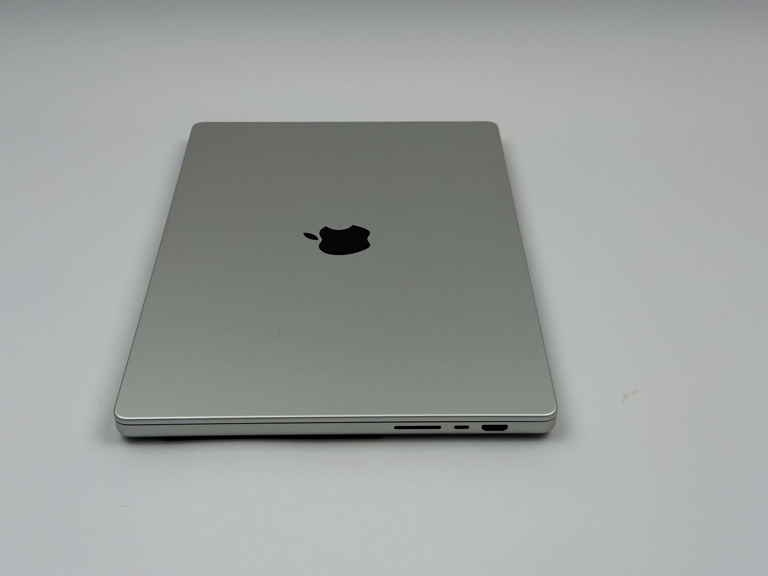 Apple MacBook Pro 16“ M1 MAX 10C CPU 24C GPU 512 GB SSD 32 GB Ram 2021 SILBER