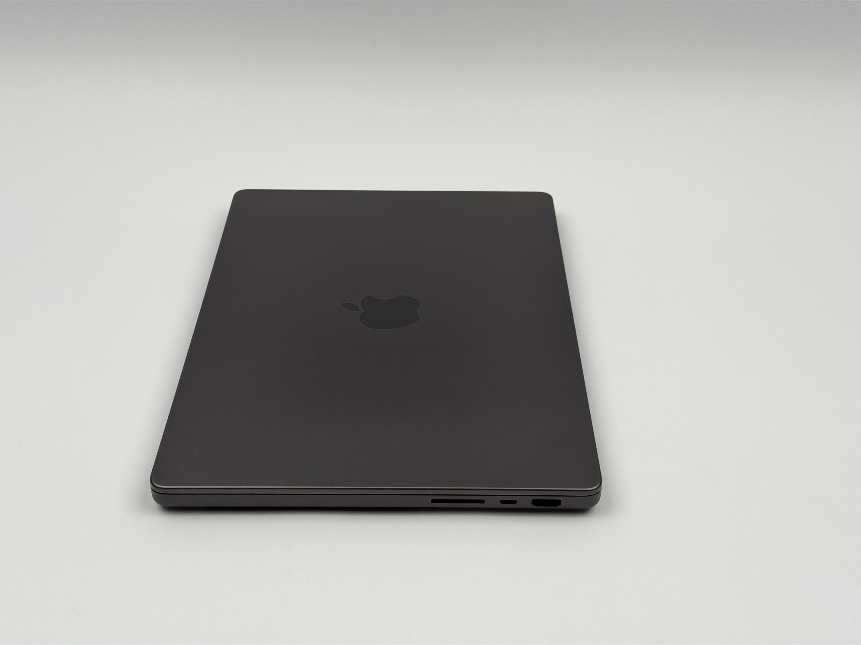 Apple MacBook Pro 14“ M4 10C CPU 10C GPU 512 GB SSD 16 GB Ram 2024 SPACE BLACK