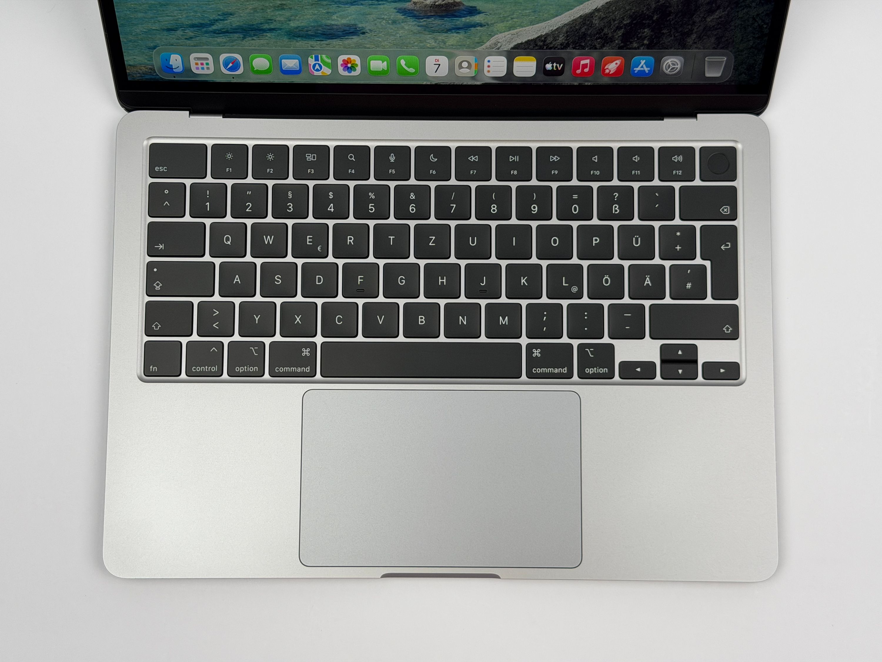 Apple MacBook Air 13,3“ M2 8C CPU 8C GPU 256 GB SSD 16 GB 2022 Space Grey