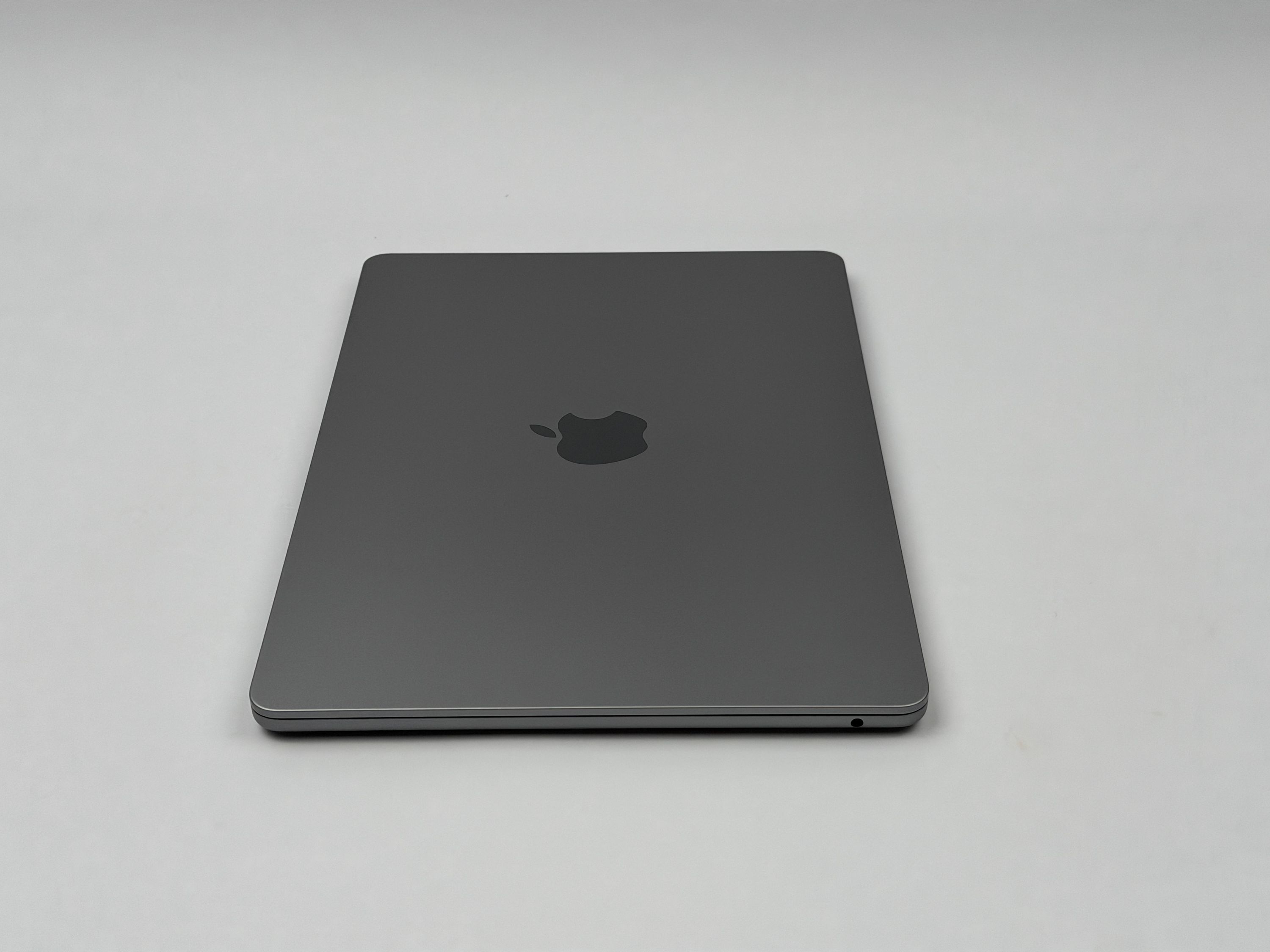Apple MacBook Air 13,3“ M2 8C CPU 8C GPU 512 GB SSD 16 GB 2022 SPACE GREY DISPLAYBRUCH