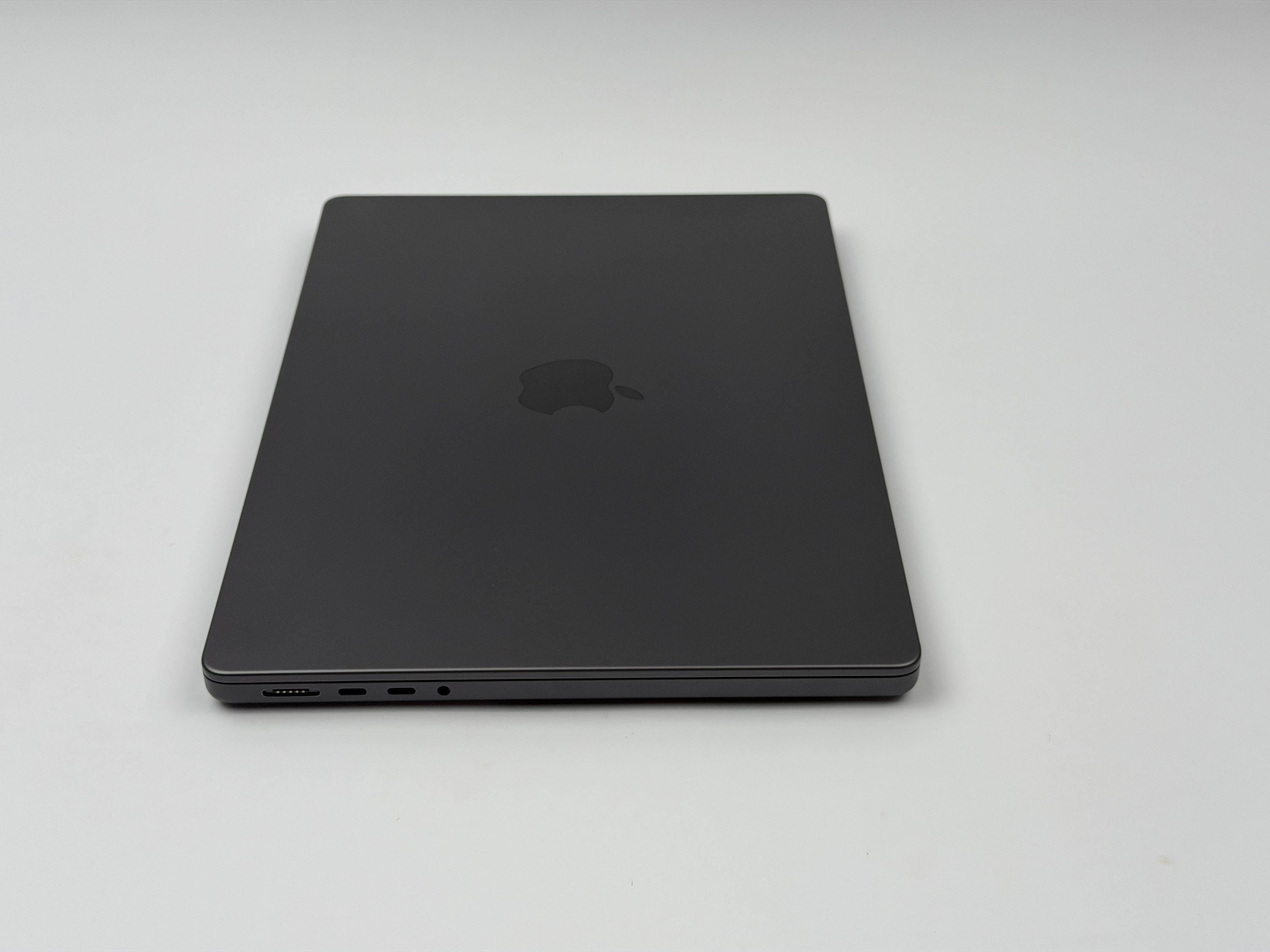 Apple MacBook Pro 14“ M4 10C CPU 10C GPU 512 GB SSD 16 GB Ram 2024 SPACE BLACK