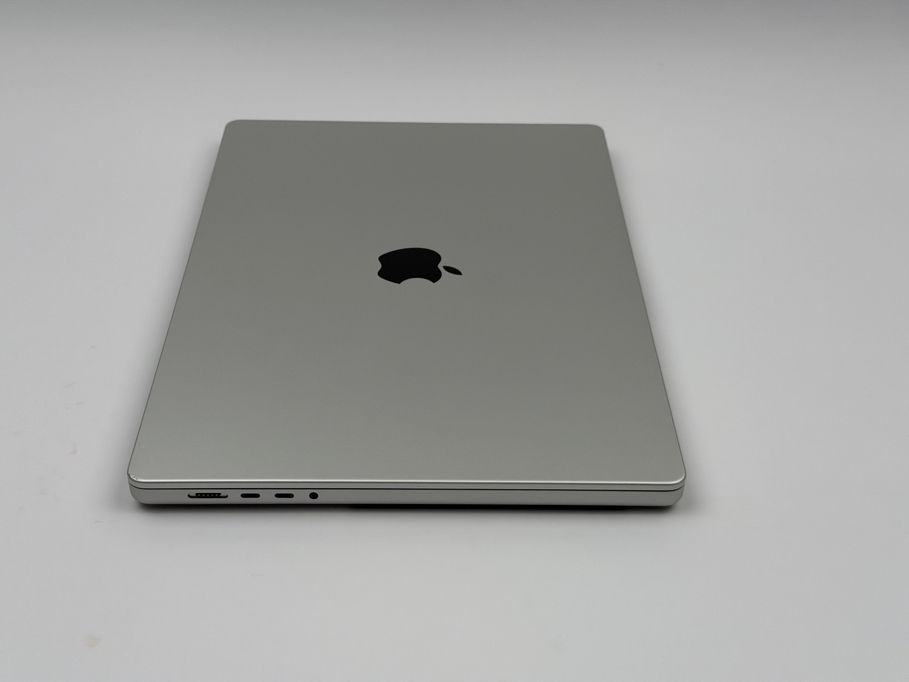 Apple MacBook Pro 16“ M1 MAX 10C CPU 24C GPU 512 GB SSD 32 GB Ram 2021 SILBER