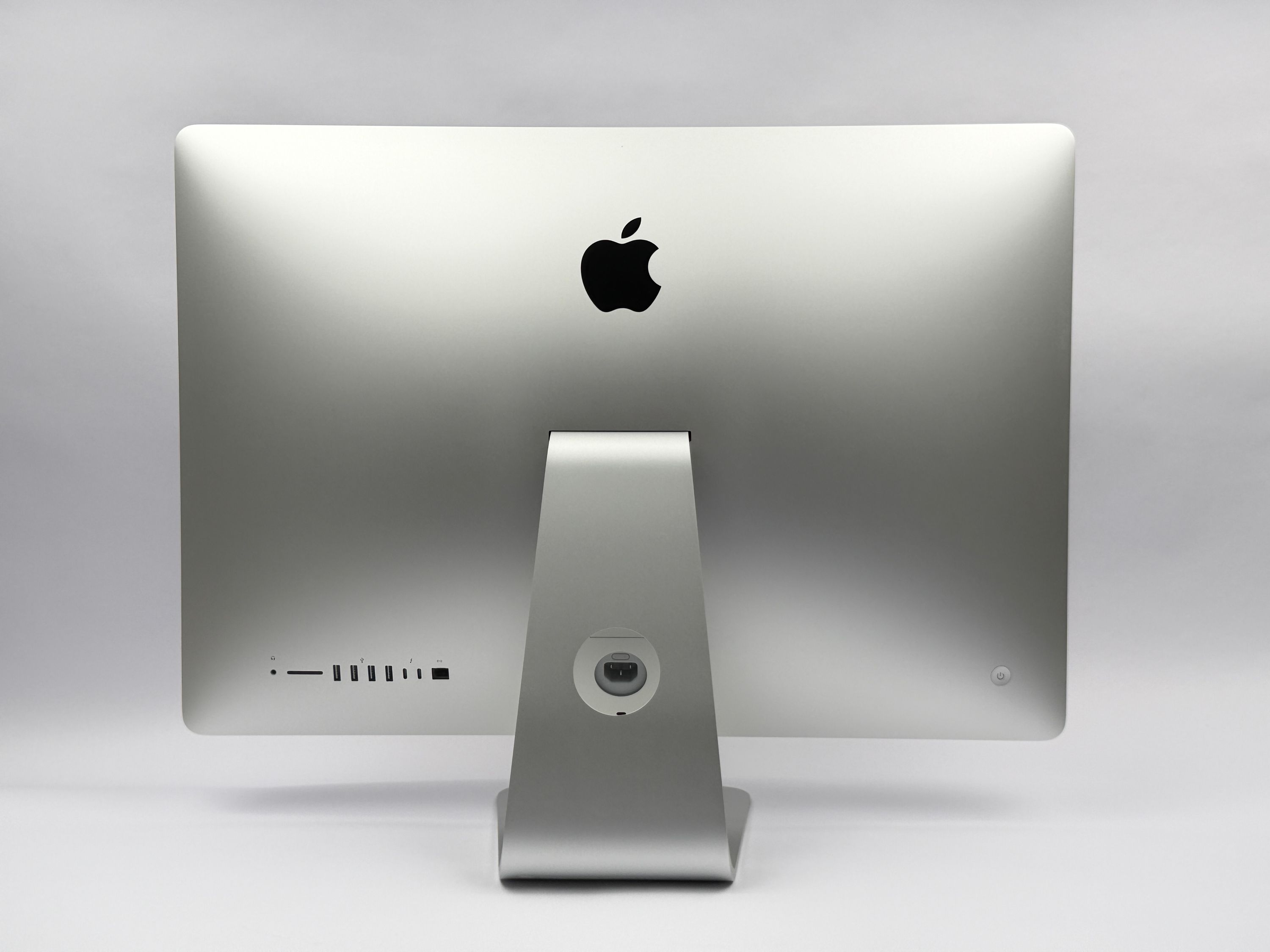 Apple iMac Retina 5K 27“ 8-Core i7 3,8 Ghz 64 GB Ram 1 TB SSD RP 5700 XT SILBER 2020