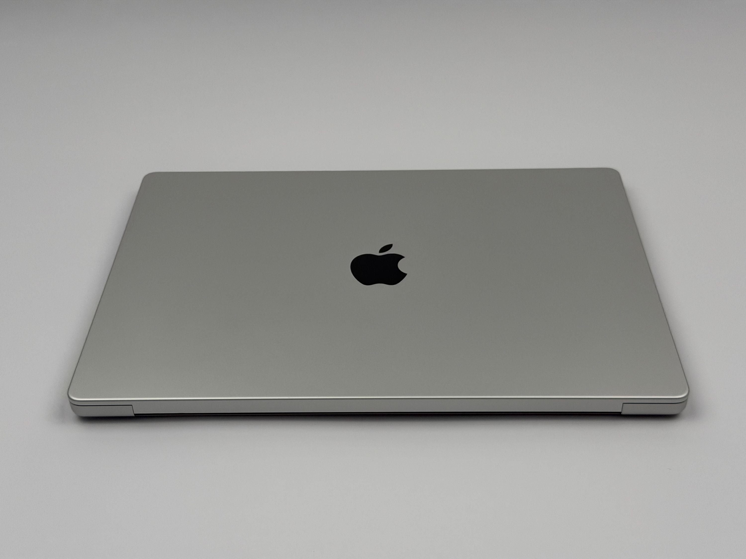 Apple MacBook Pro 16“ M1 MAX 10C CPU 24C GPU 512 GB SSD 32 GB Ram 2021 SILBER
