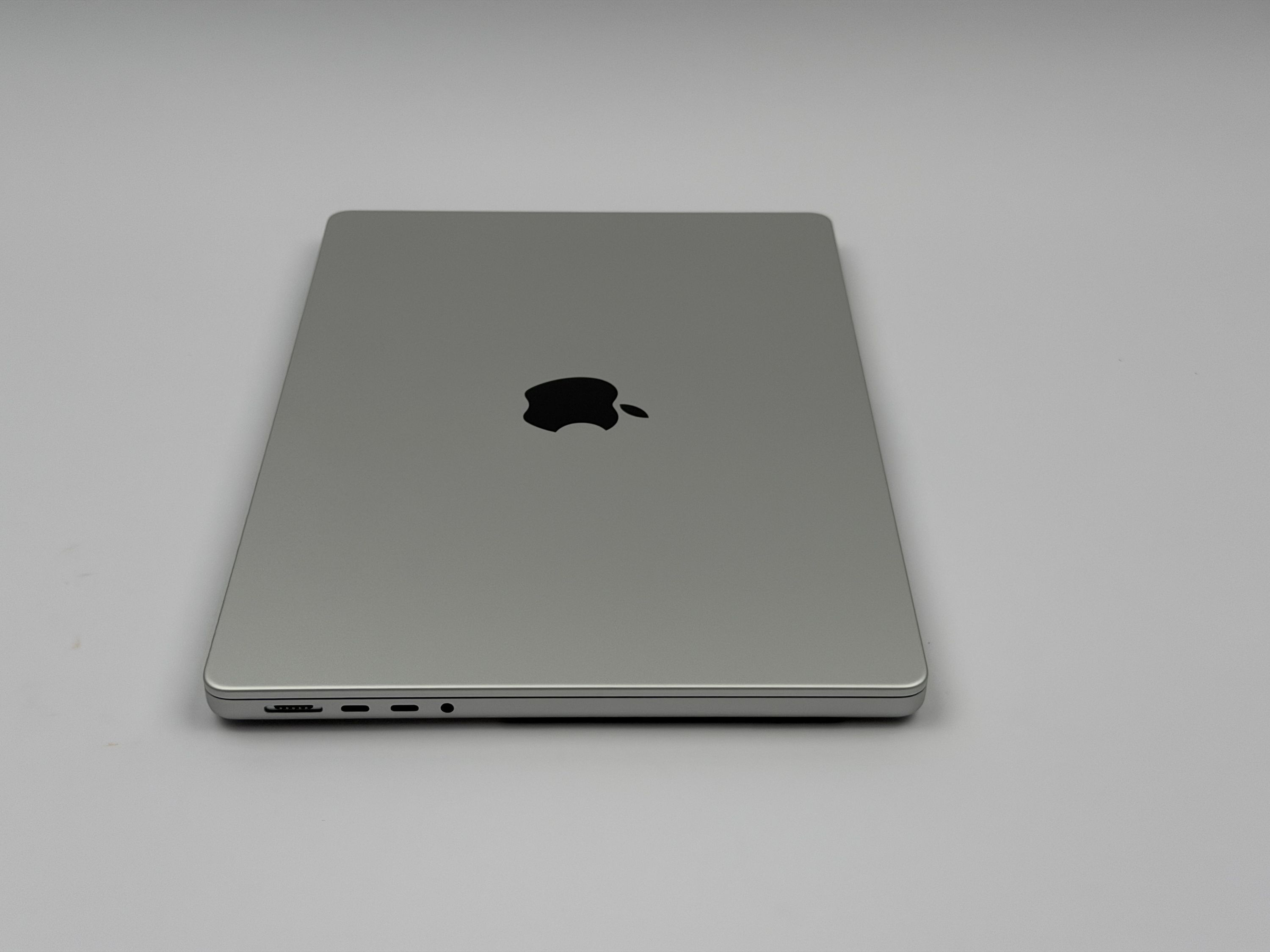 Apple MacBook Pro 14“ M3 8C CPU 10C GPU 512 GB SSD 8 GB Ram 2023 SILBER