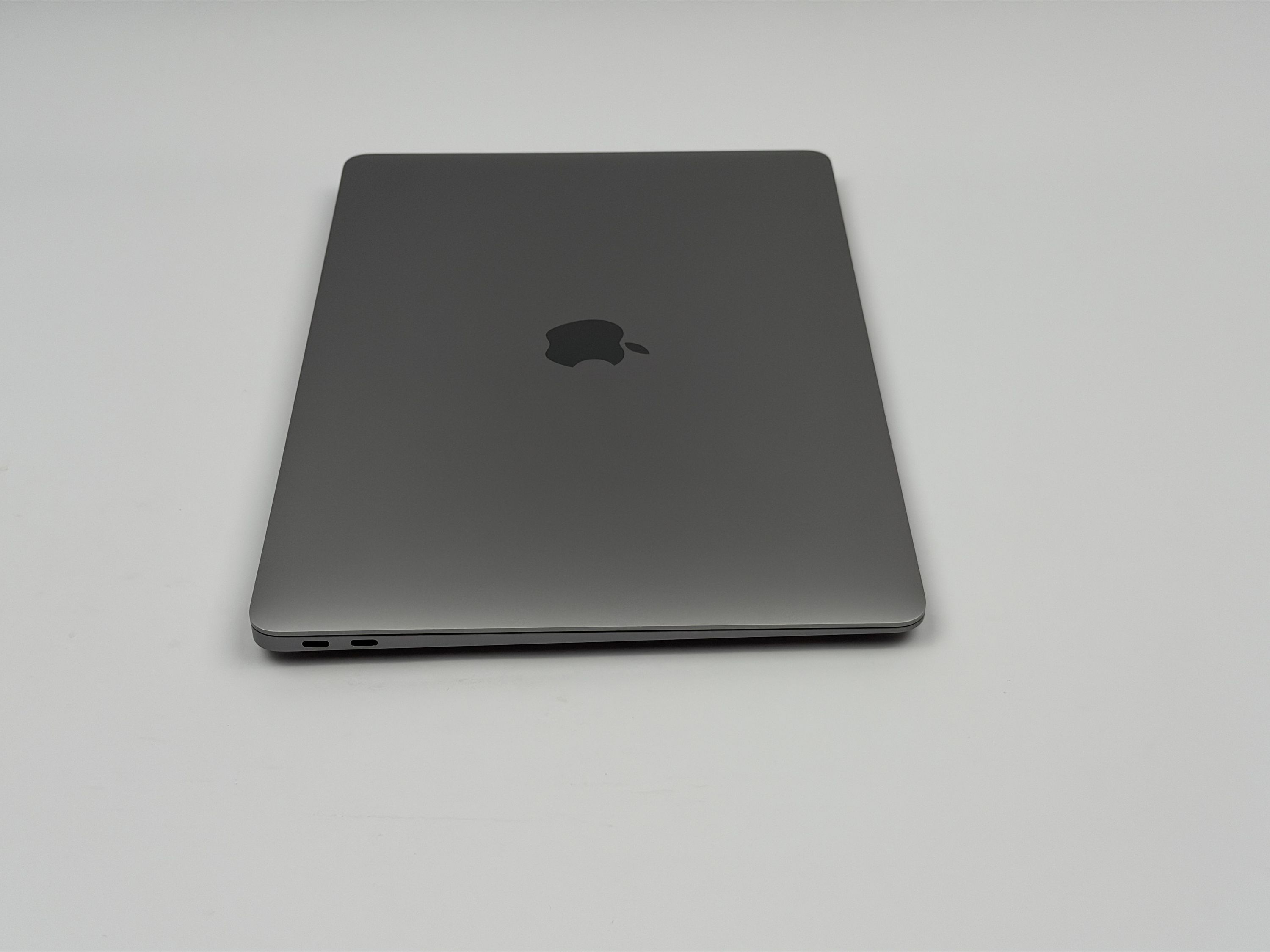 Apple MacBook Air 13,3“ M1 8C CPU 7C GPU 256 GB SSD 16 GB Ram 2020 Space Grey DEFEKT