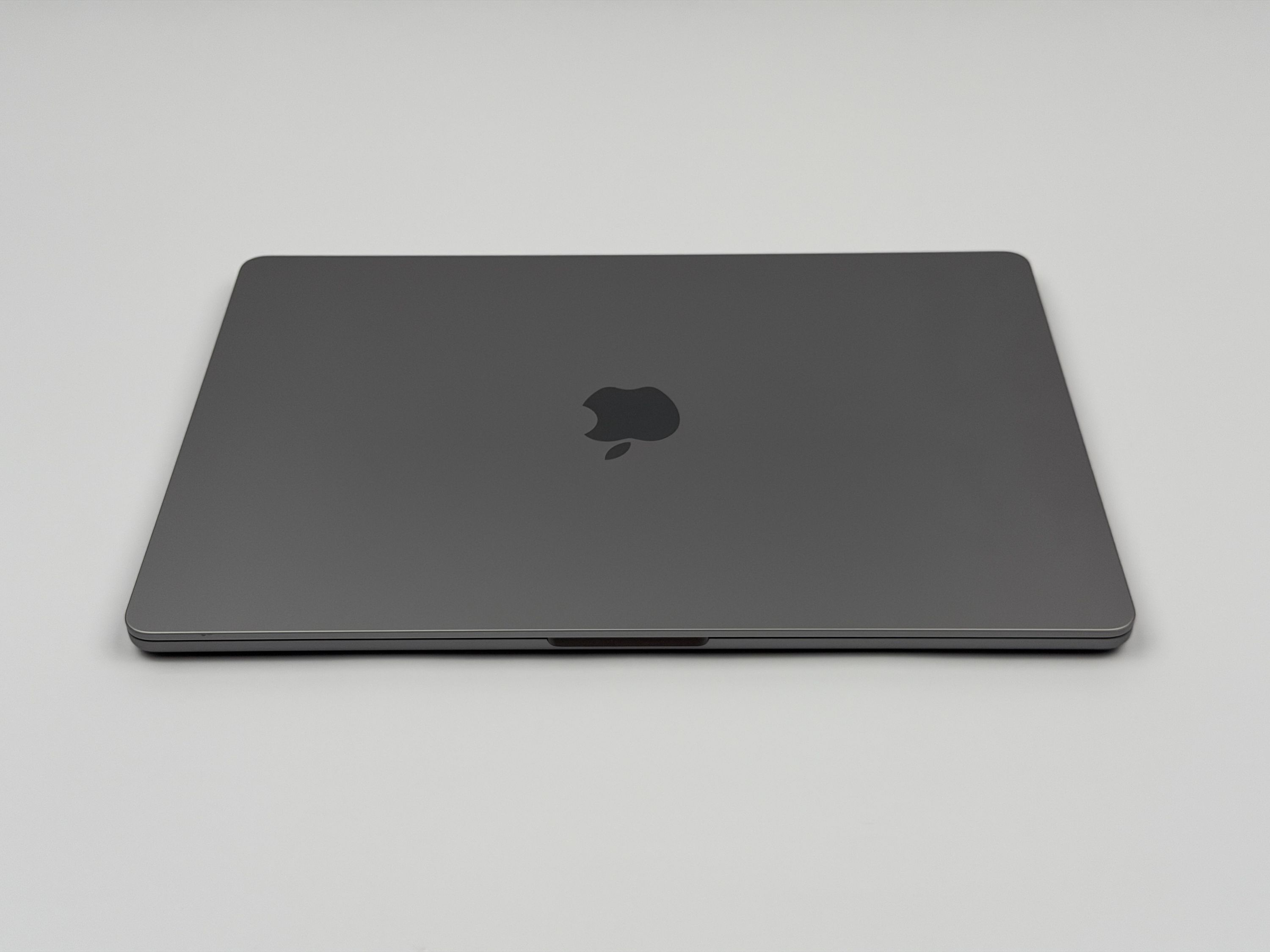 Apple MacBook Air 15,3“ M2 8C CPU 10C GPU 512 GB SSD 16 GB 2023 Space Grey Teildefekt