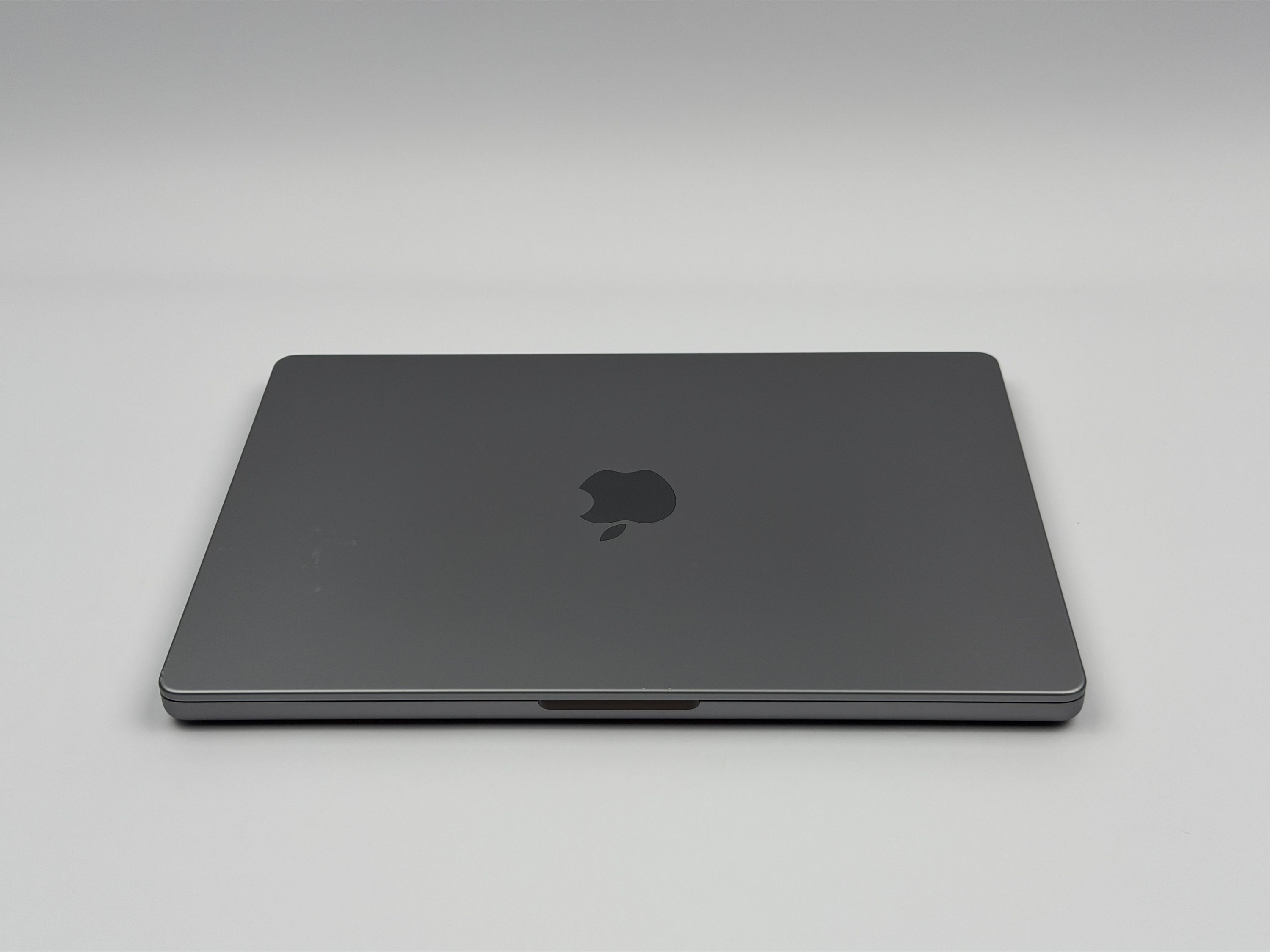 Apple MacBook Pro 14“ M3 8C CPU 10C GPU 512 GB SSD 8 GB Ram 2023 SPACE GREY