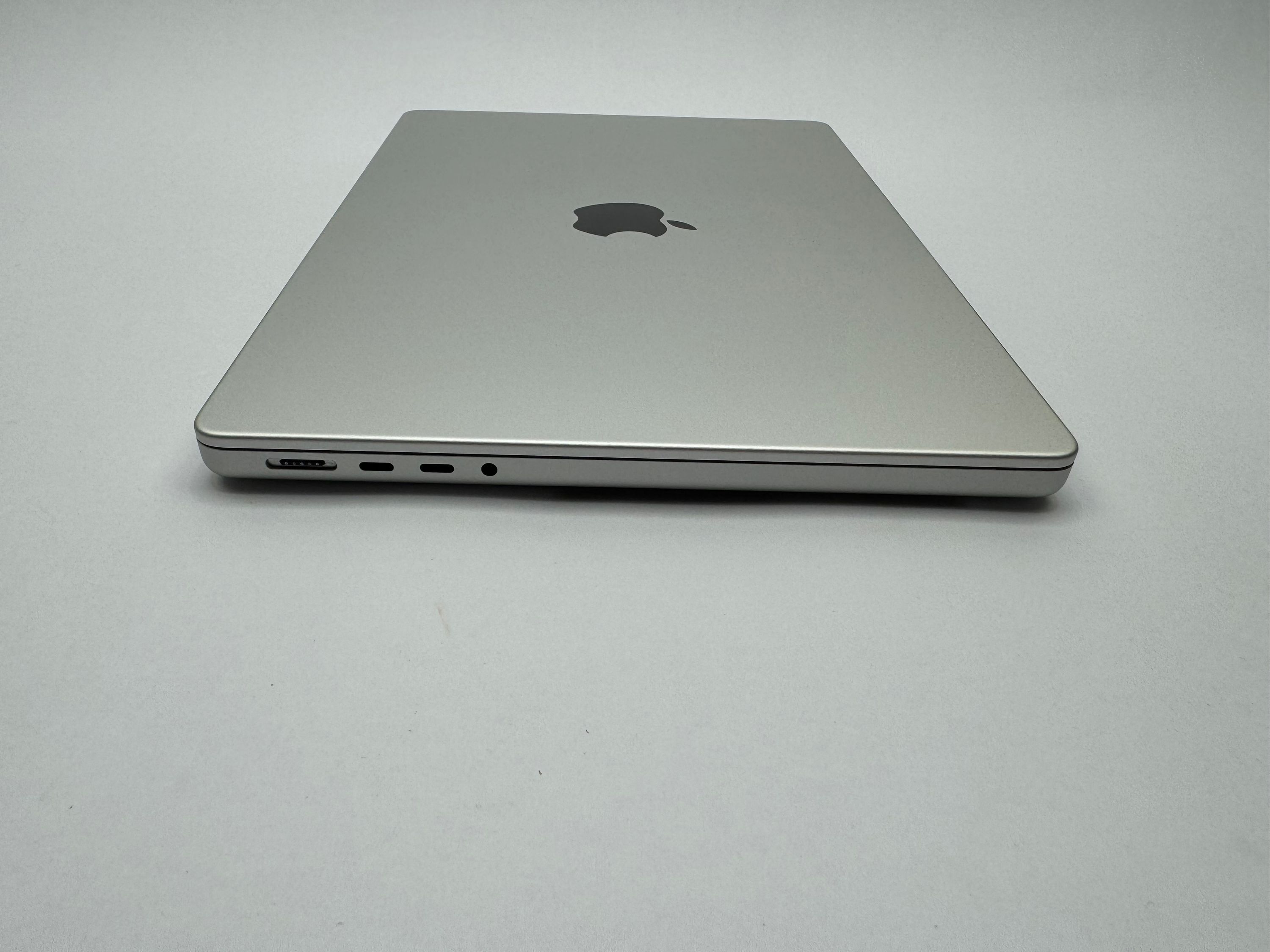 Apple MacBook Pro 14“ M2 PRO 10C CPU 16C GPU 512 GB SSD 16 GB Ram 2023 SILBER