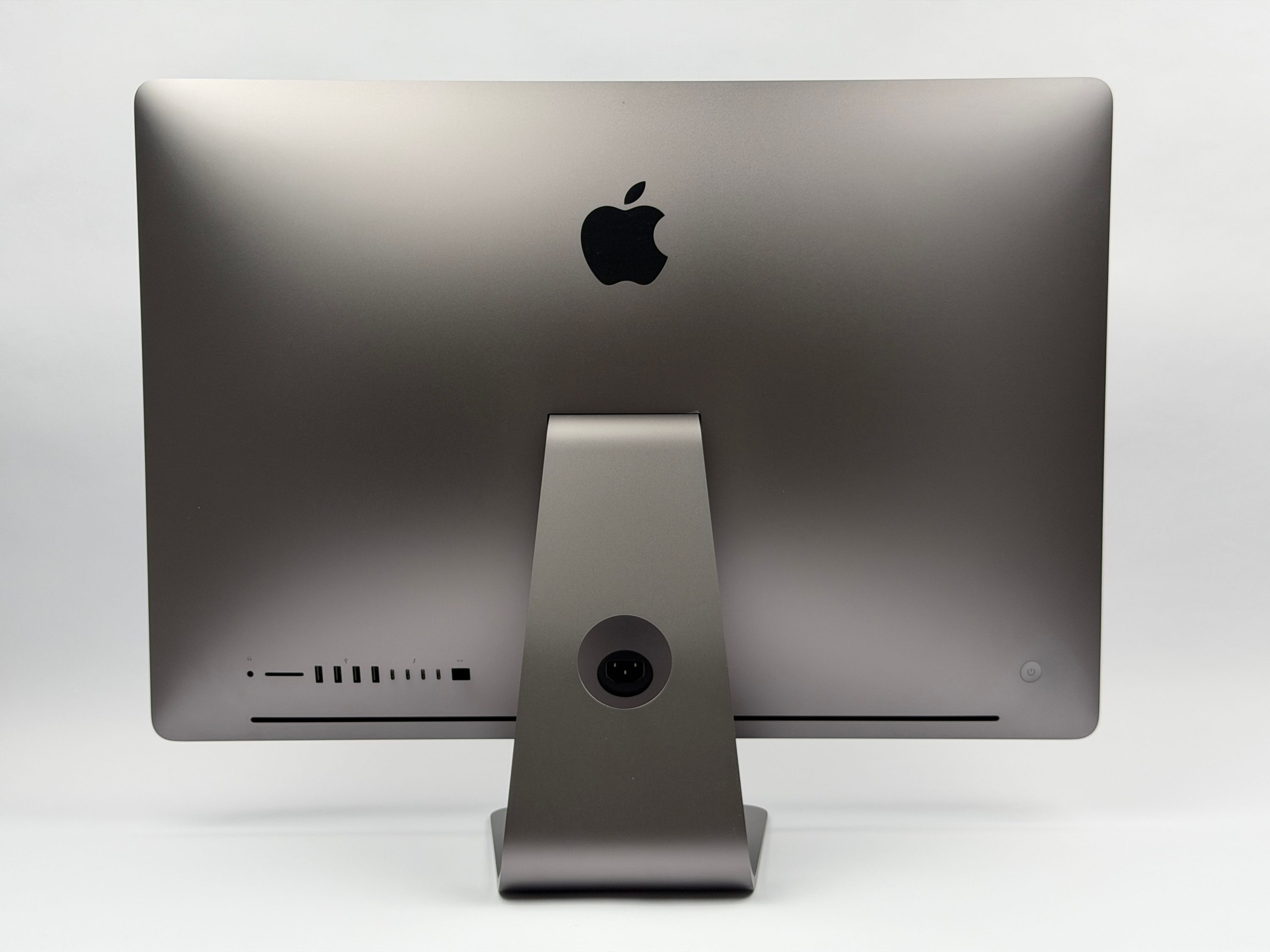 Apple iMac Pro 5K 27“ XEON 10-Core 3,0 Ghz 64 GB Ram 1 TB SSD VEGA 64 16 GB