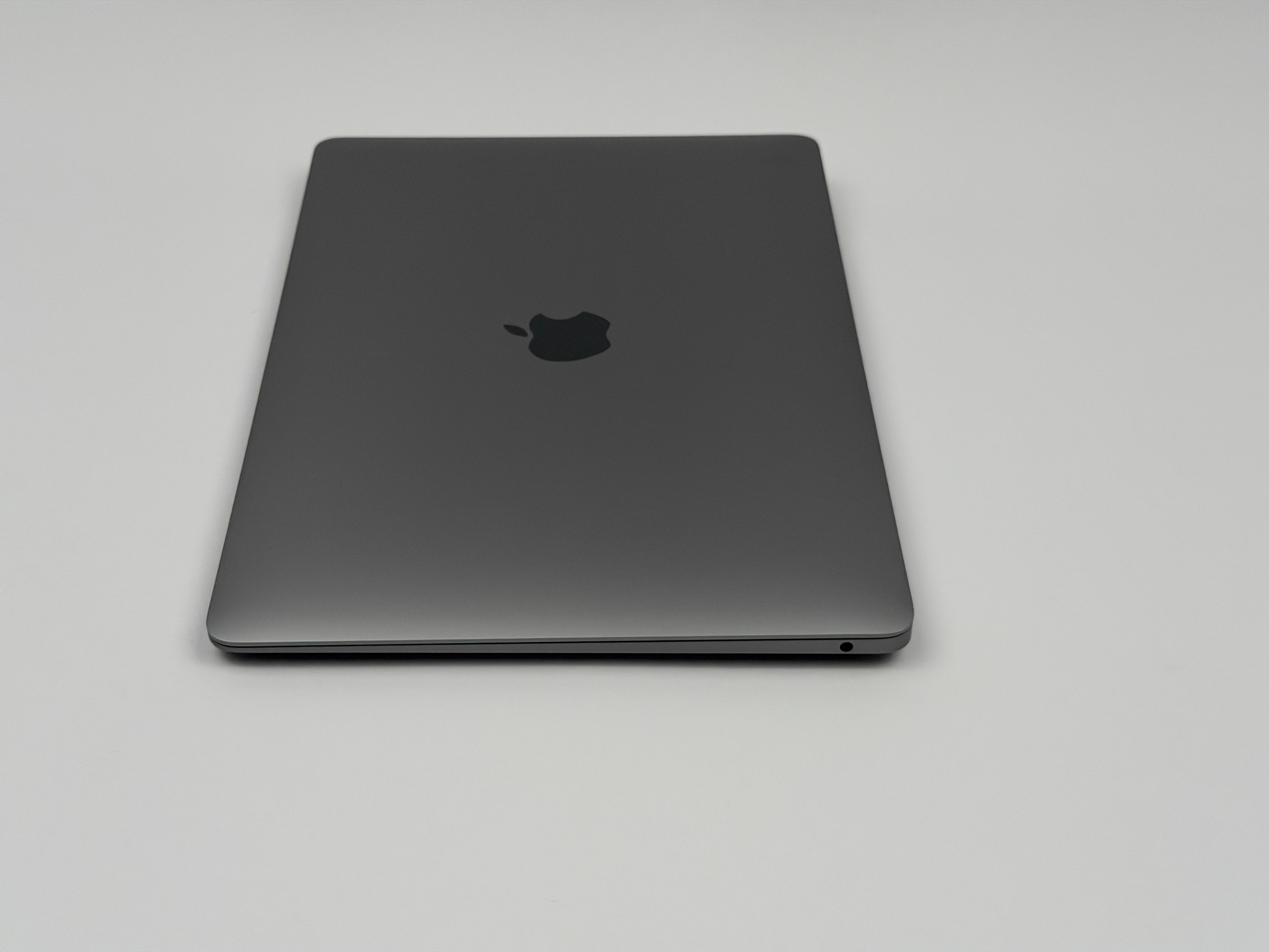 Apple MacBook Air 13,3“ M1 8C CPU 7C GPU 256 GB SSD 8 GB Ram 2020 space grey