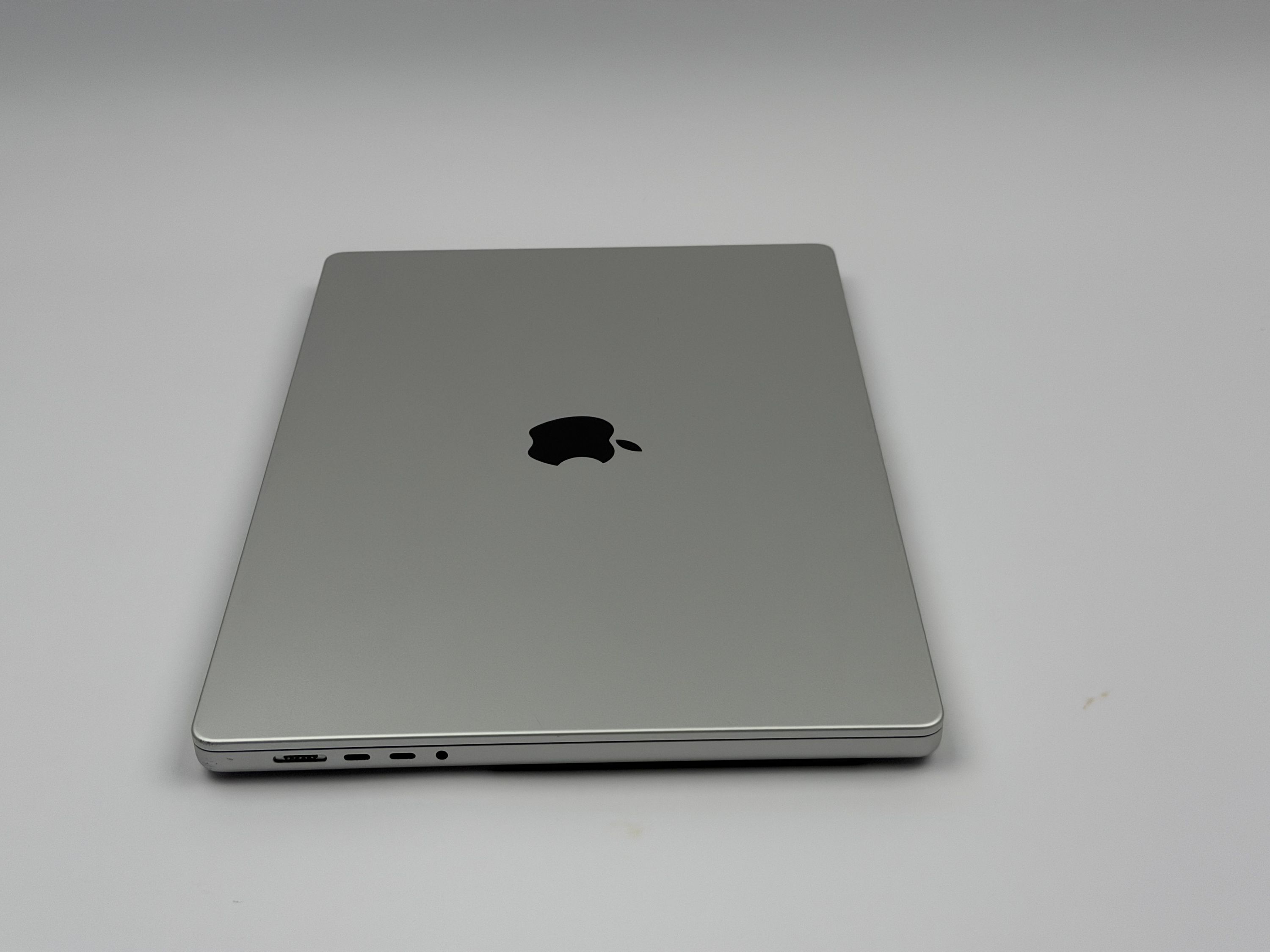 Apple MacBook Pro 16“ M1 MAX 10C CPU 24C GPU 512 GB SSD 32 GB Ram 2021 SILBER