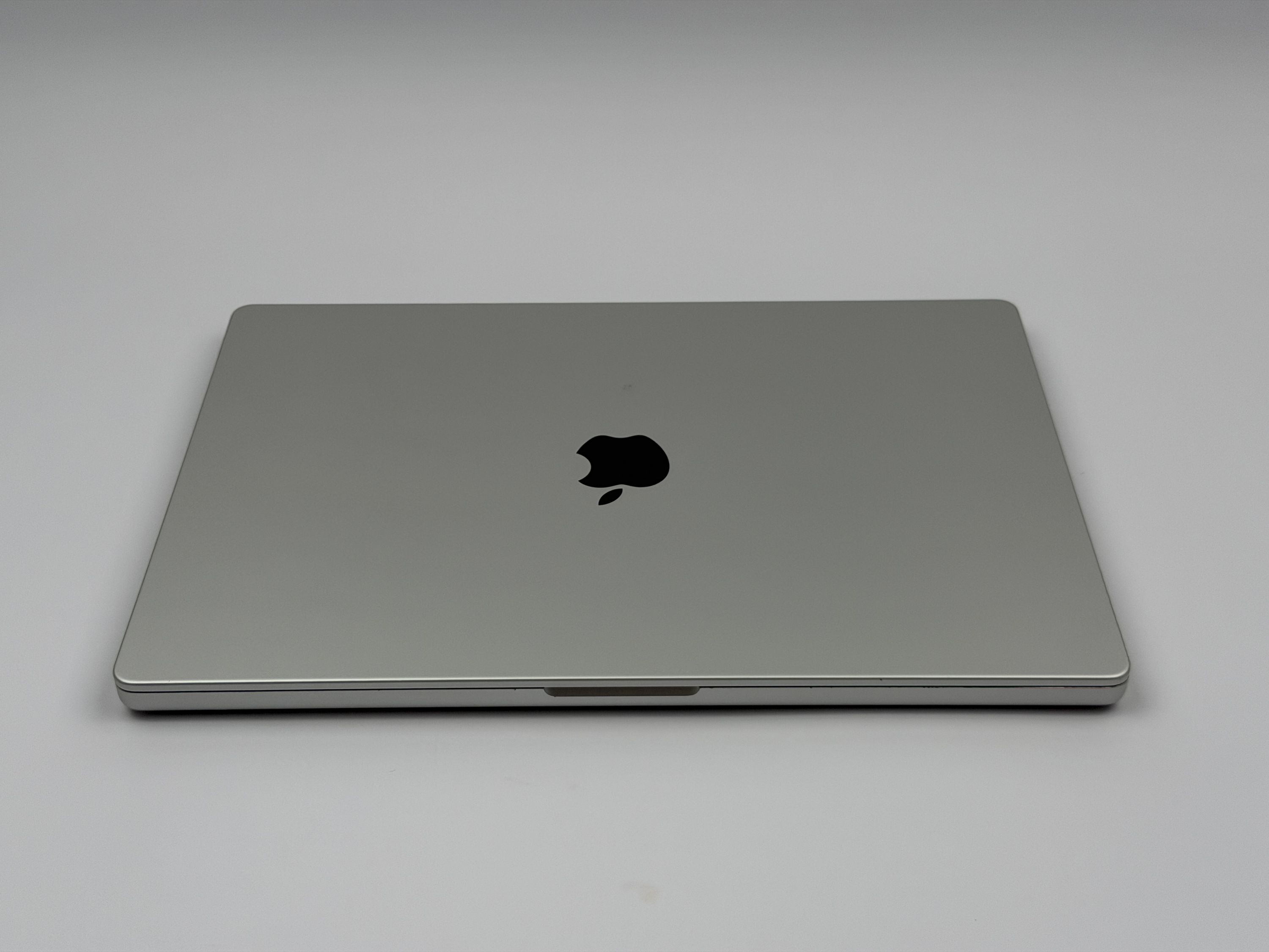 Apple MacBook Pro 16“ M1 MAX 10C CPU 24C GPU 512 GB SSD 32 GB Ram 2021 SILBER