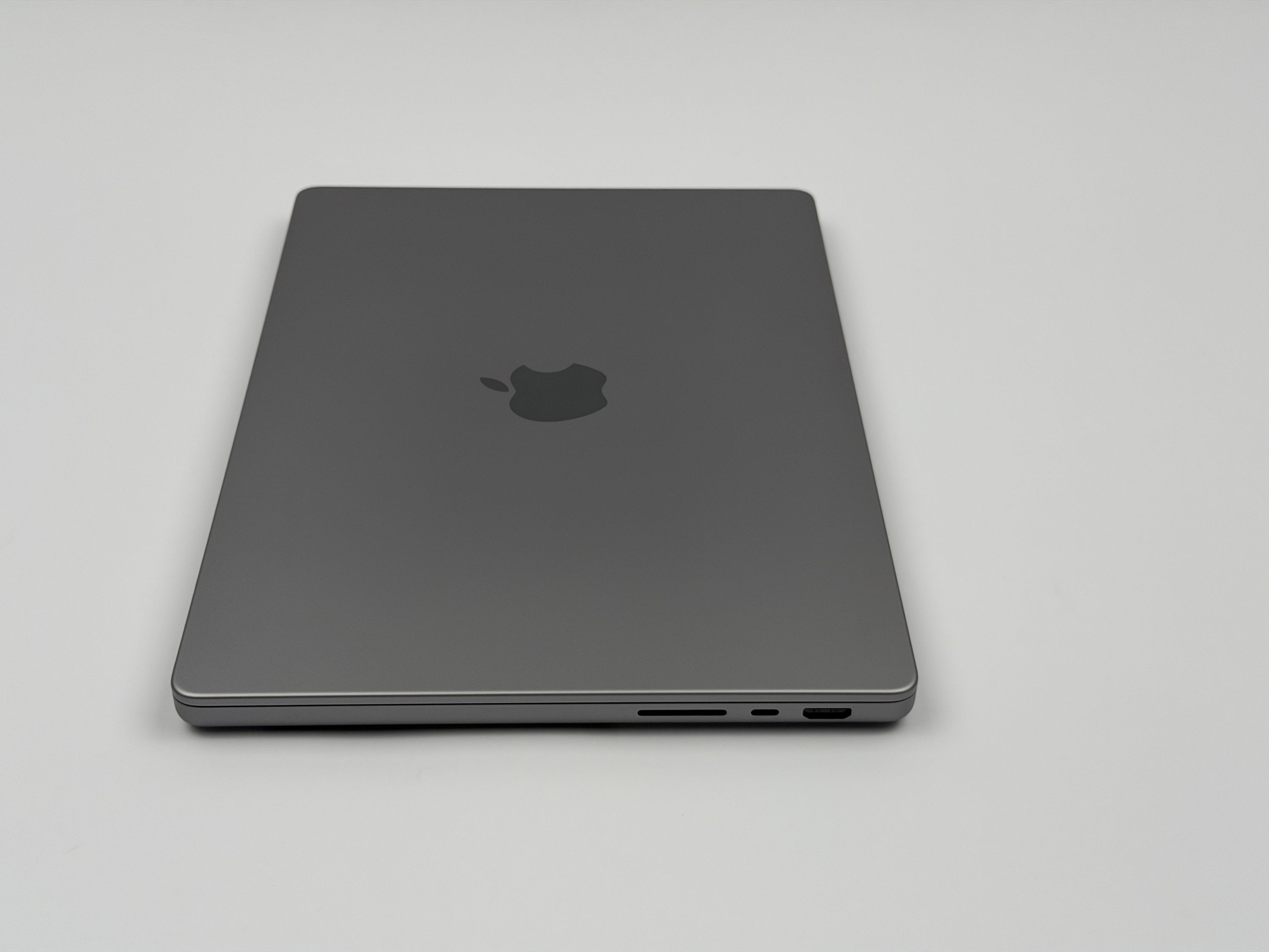 Apple MacBook Pro 14“ M2 MAX 12C CPU 30C GPU 512 GB SSD 32 GB Ram 2023 SPACE GREY