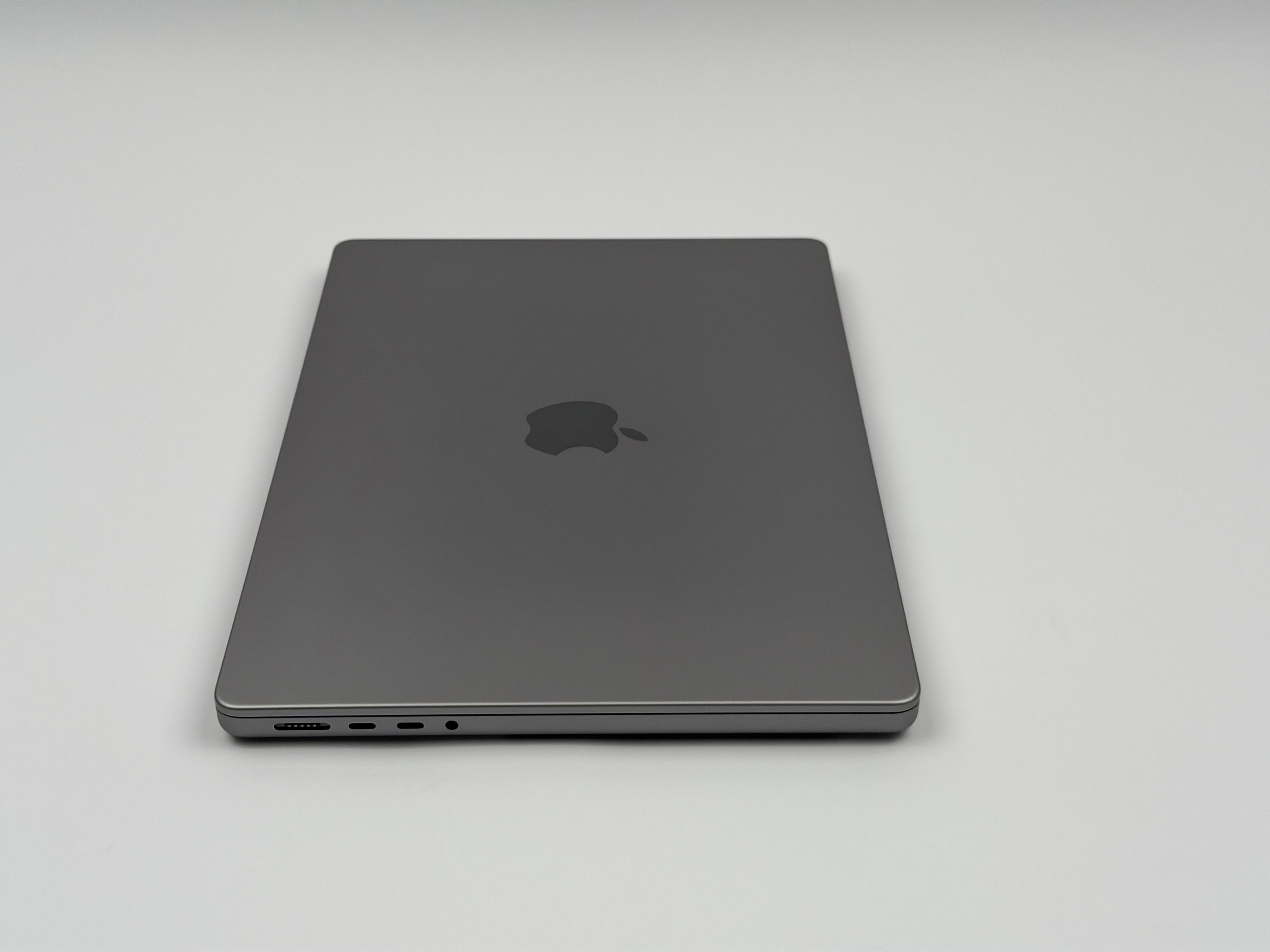 Apple MacBook Pro 14“ M2 MAX 12C CPU 30C GPU 512 GB SSD 32 GB Ram 2023 SPACE GREY