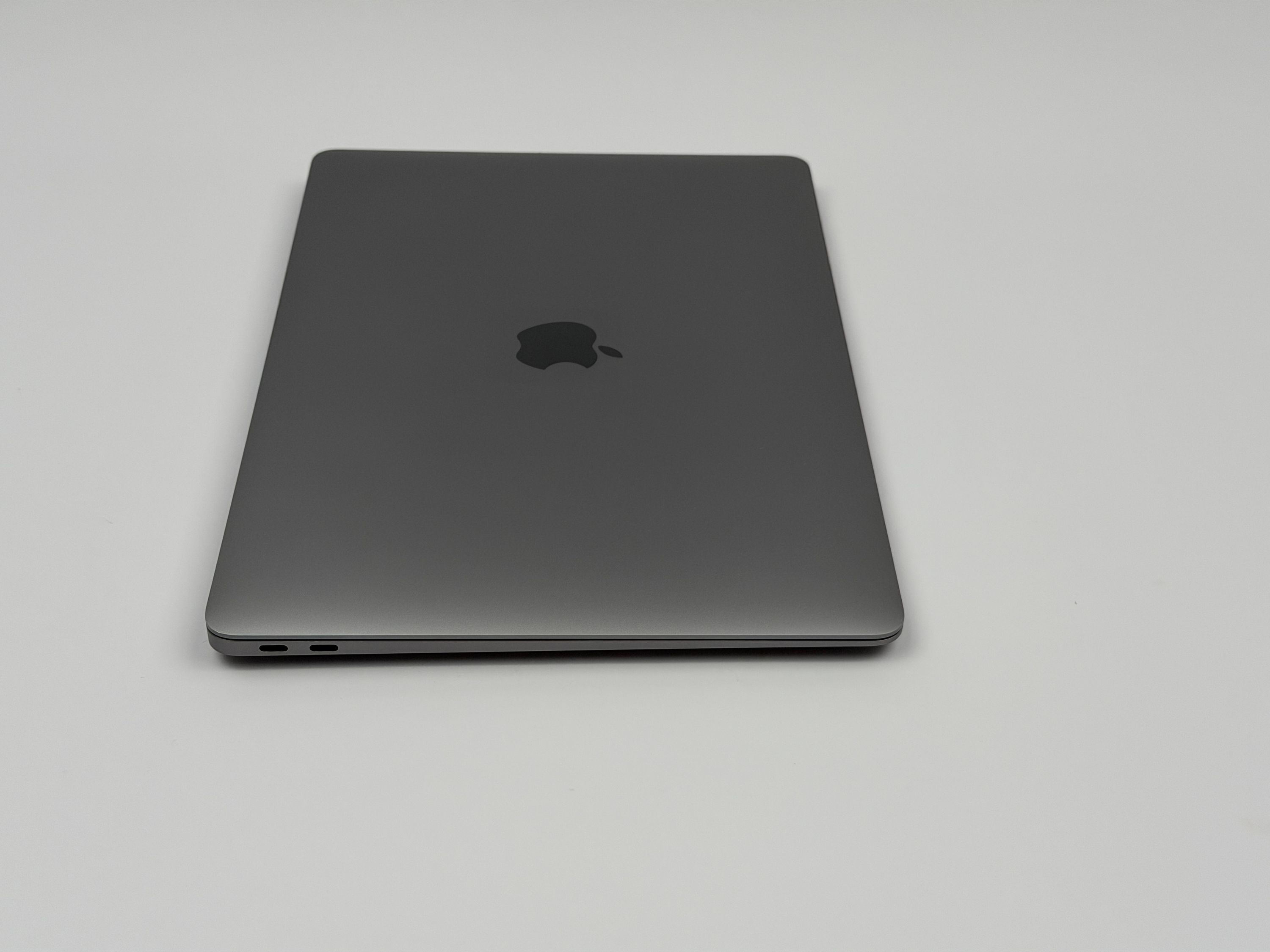 Apple MacBook Air 13,3“ M1 8C CPU 7C GPU 256 GB SSD 8 GB Ram 2020 space grey
