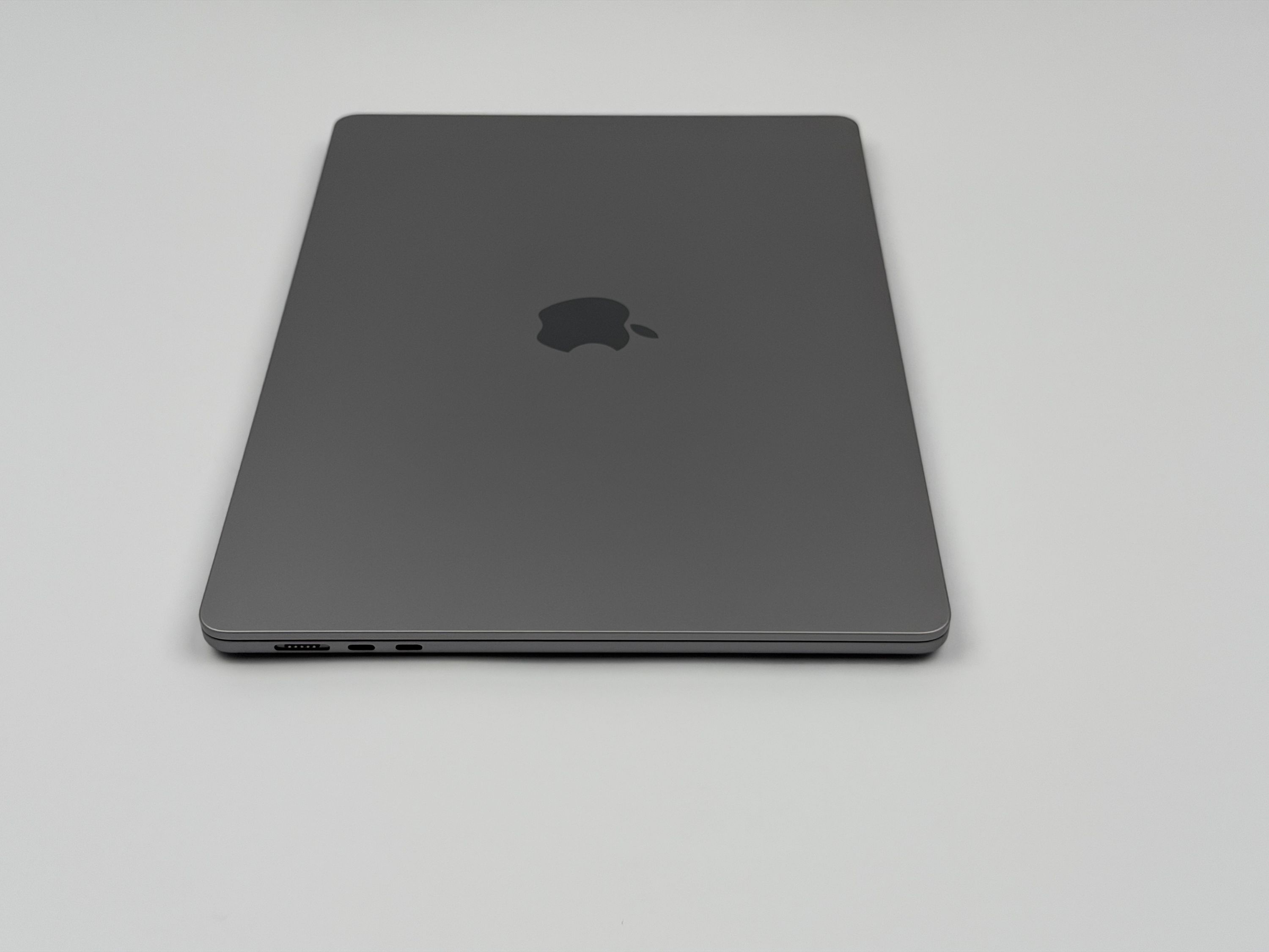 Apple MacBook Air 15,3“ M2 8C CPU 10C GPU 512 GB SSD 16 GB 2023 Space Grey Teildefekt