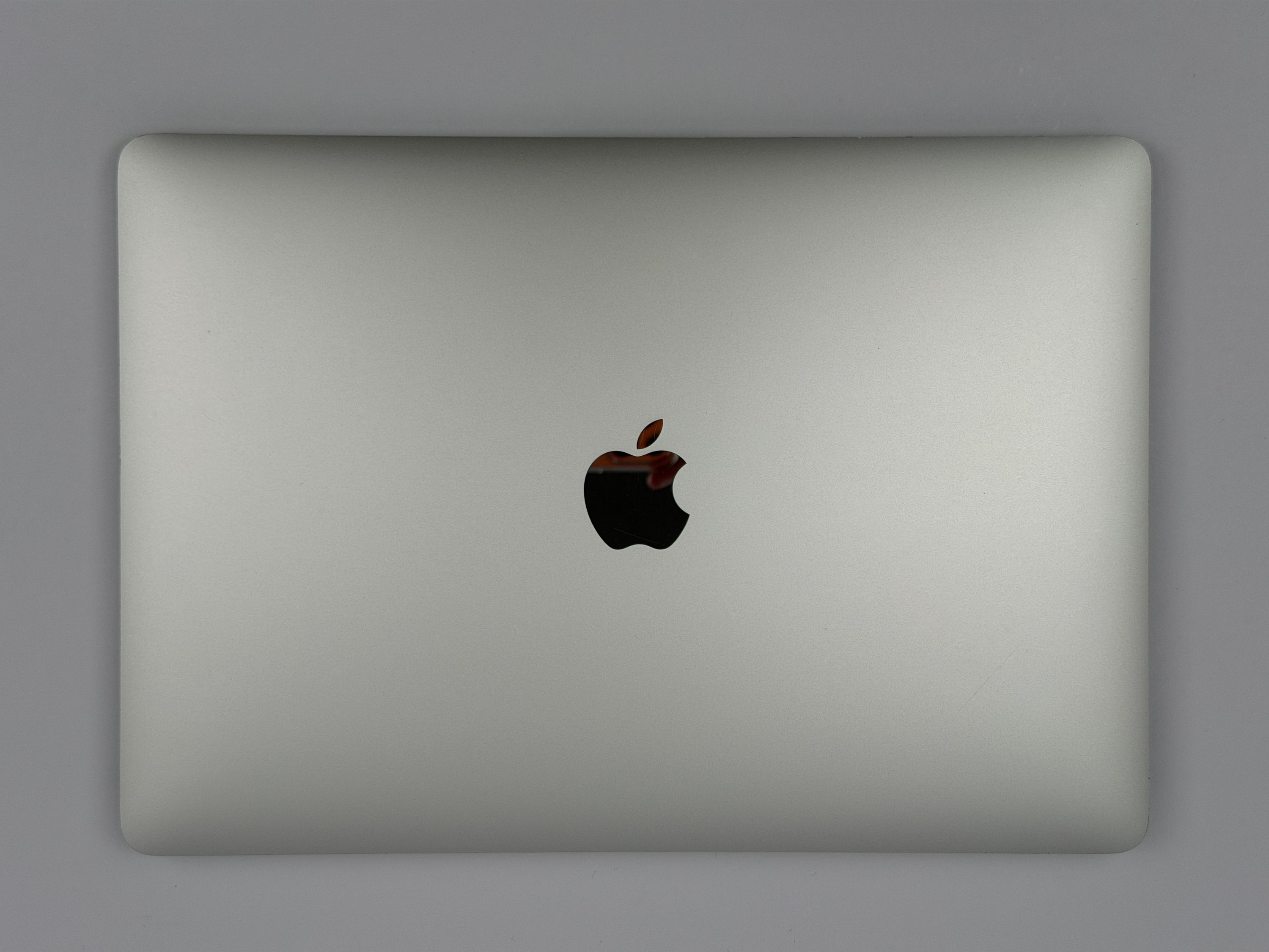 Apple MacBook Air 13,3“ M1 8C CPU 7C GPU 256 GB SSD 16 GB Ram 2020 Silber DEFEKT