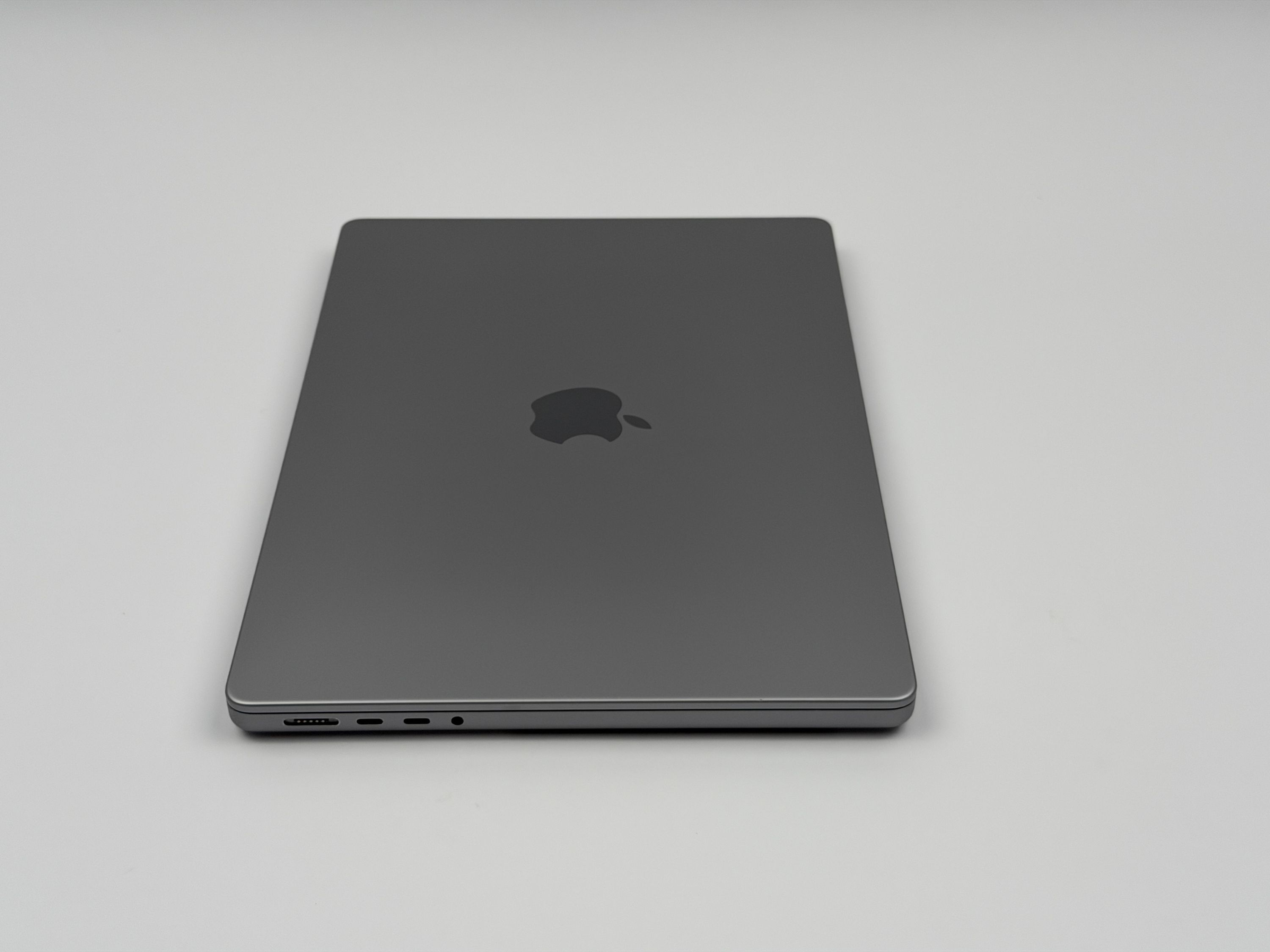 Apple MacBook Pro 14“ M2 MAX 12C CPU 30C GPU 512 GB SSD 32 GB Ram 2023 SPACE GREY