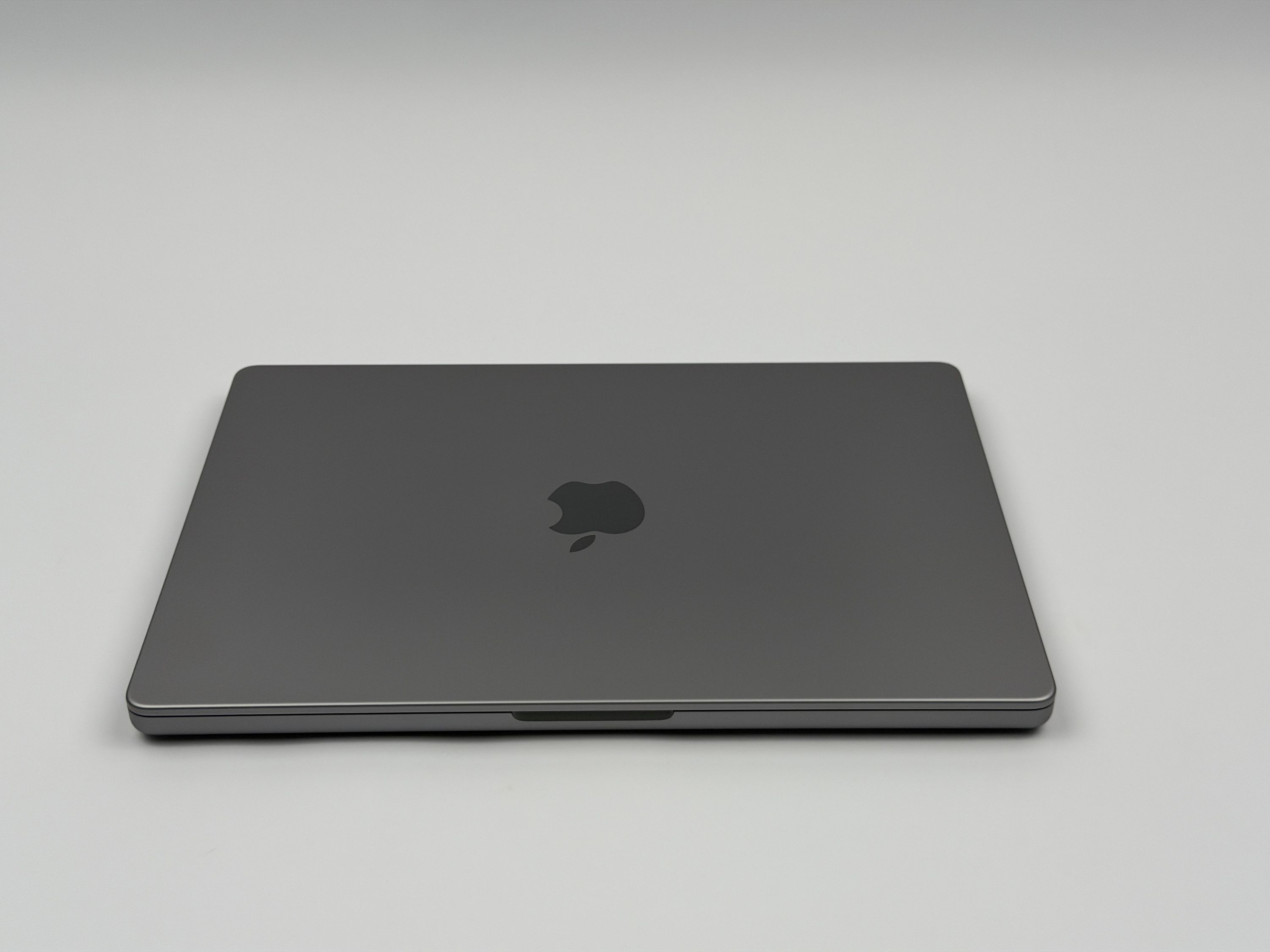 Apple MacBook Pro 14“ M2 MAX 12C CPU 30C GPU 512 GB SSD 32 GB Ram 2023 SPACE GREY