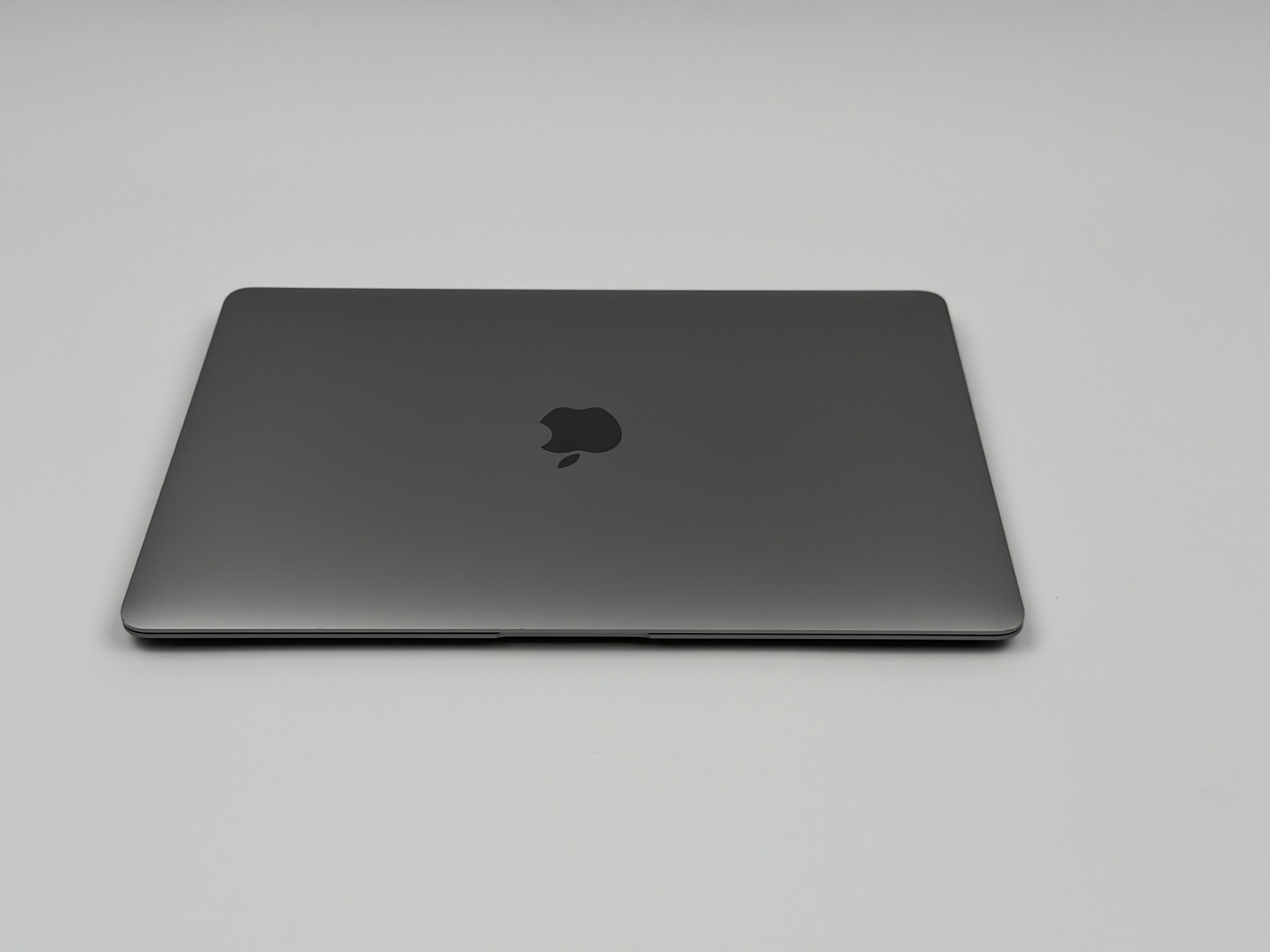 Apple MacBook Air 13,3“ M1 8C CPU 7C GPU 256 GB SSD 8 GB Ram 2020 space grey