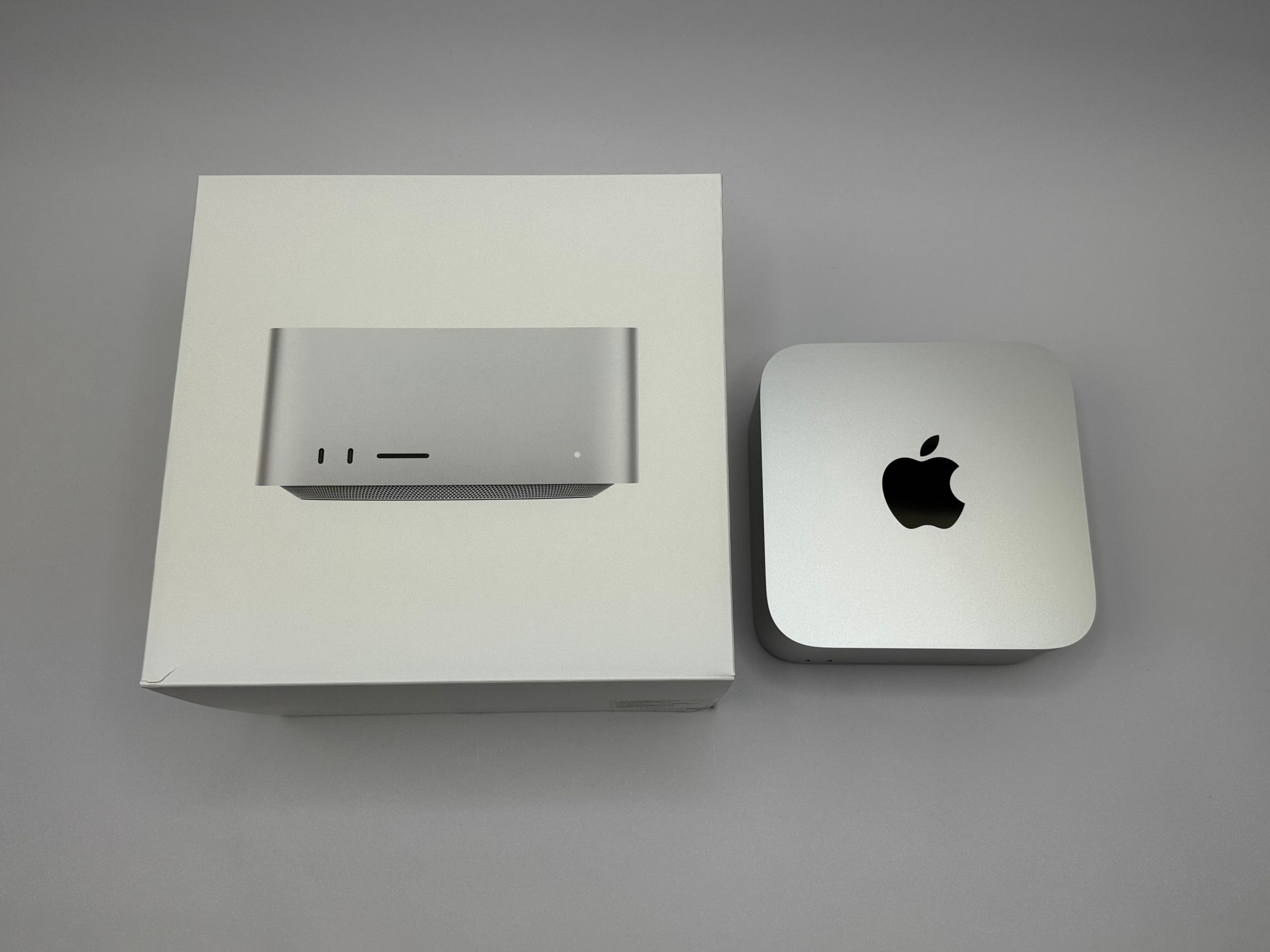Apple Mac Studio M1 Max 10-Core CPU 24-Core GPU 32GB RAM 1 TB SSD SILBER
