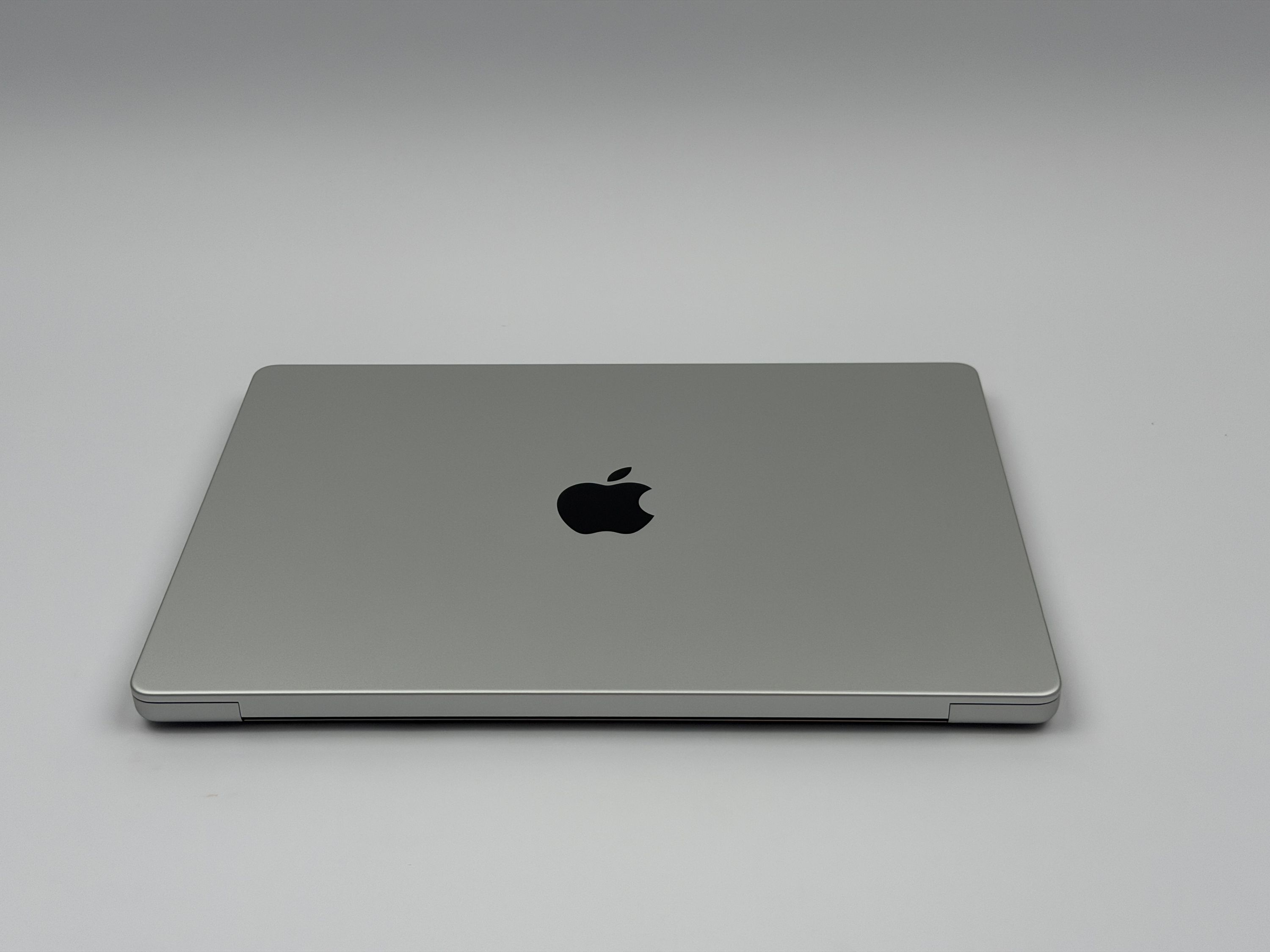 Apple MacBook Pro 14“ M3 8C CPU 10C GPU 512 GB SSD 8 GB Ram 2023 SILBER