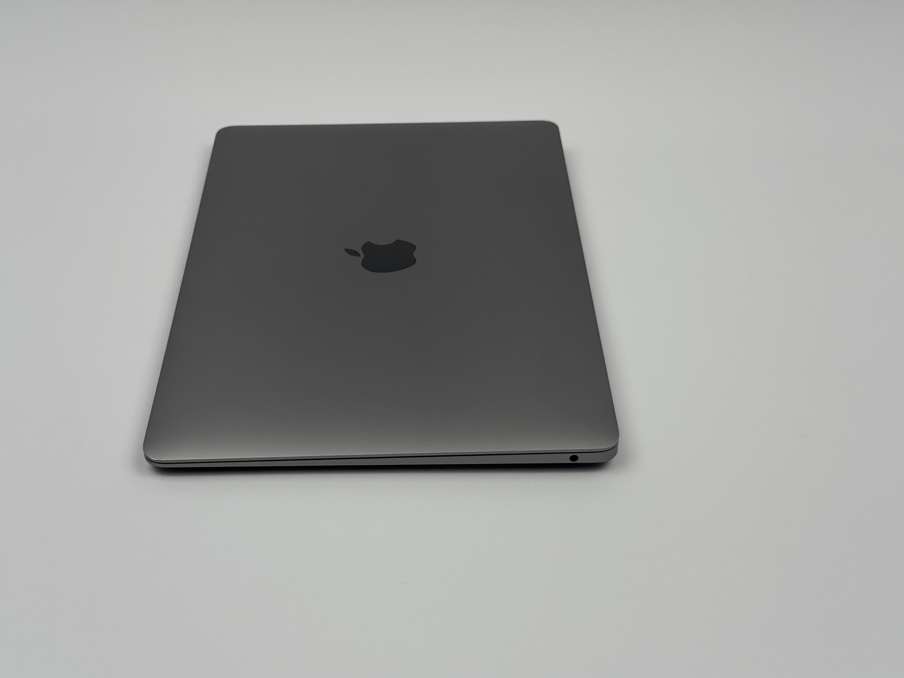 Apple MacBook Air 13,3“ M1 8C CPU 7C GPU 256 GB SSD 8 GB Ram 2020 space grey
